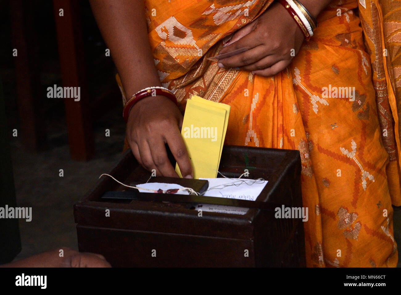 Kolkata, India. 14th May, 2018. Indian woman cast her vote at polling station of Singur area of Hooghly district during the West Bengal Three Tier Panchayat Election 2018. Single phase Three Tier Panchayat Election 2018 held at the district of West Bengal, over all 72.5% polls recorded till the end. Credit: Saikat Paul/Pacific Press/Alamy Live News Stock Photo