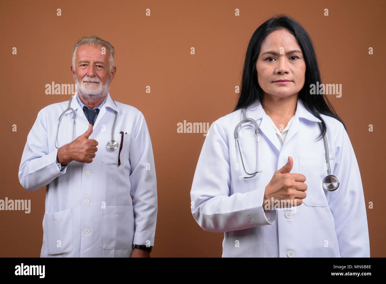 Old mature doctor hi-res stock photography and images - Alamy