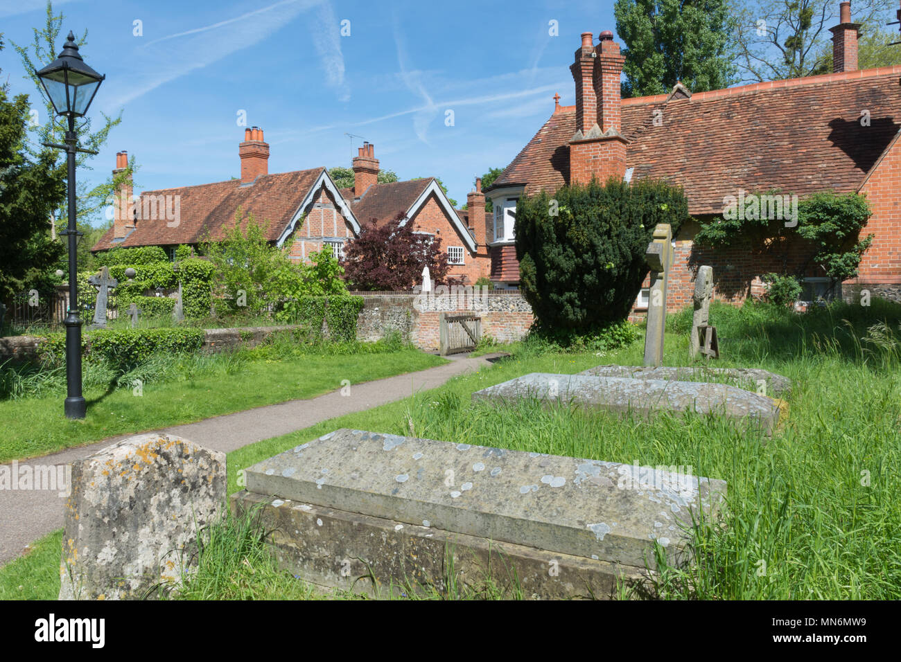 Cottages in the village of Goring-on-Thames in Oxfordshire, UK, from the churchyard of St Thomas church. Stock Photo
