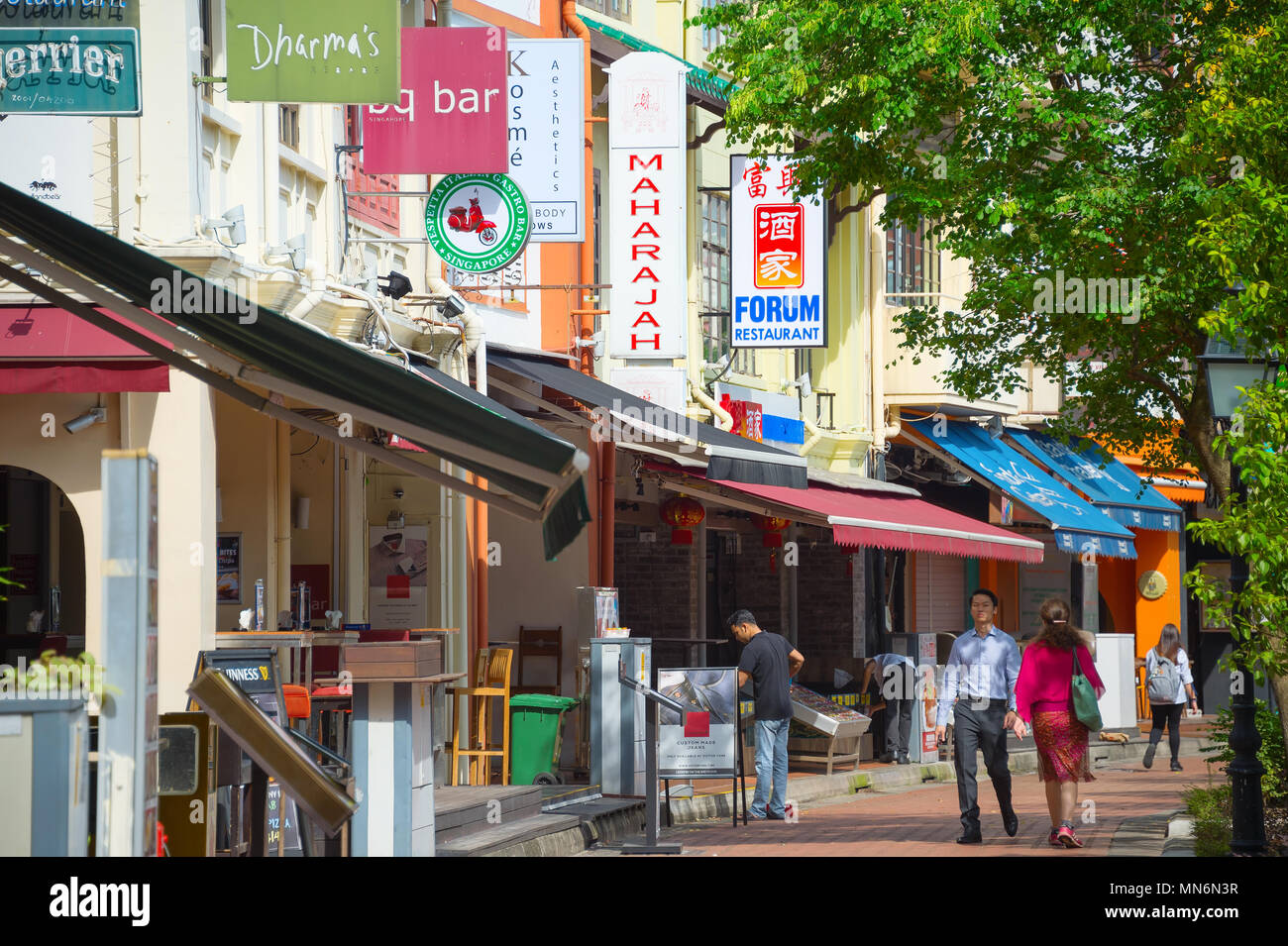 SINGAPORE JANUARY 16, 2017 People walking at Boat Quay restaurant