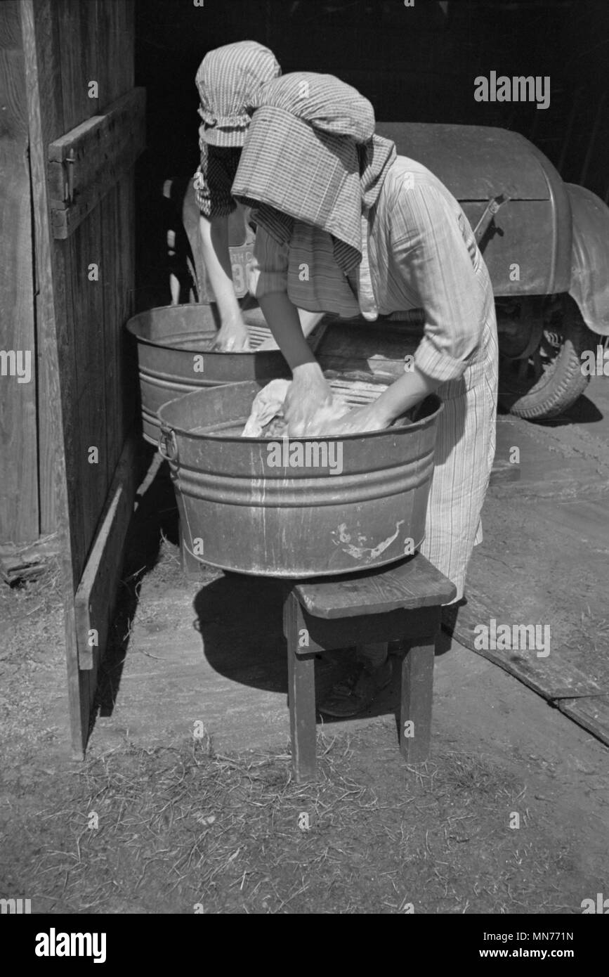 Two Women Washing Clothes, Crabtree Recreational Project, near Raleigh, North Carolina, USA, Carl Mydans for U.S. Resettlement Administration, March 1936 Stock Photo
