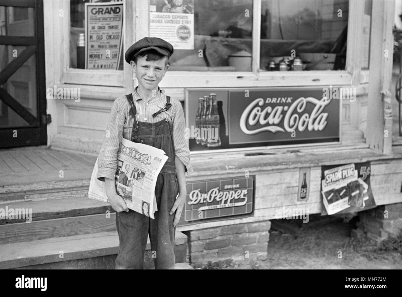 Newsboy Selling 'Grit', Irwinville Farms, Georgia, USA, John Vachon for Farm Security Administration, May 1938 Stock Photo