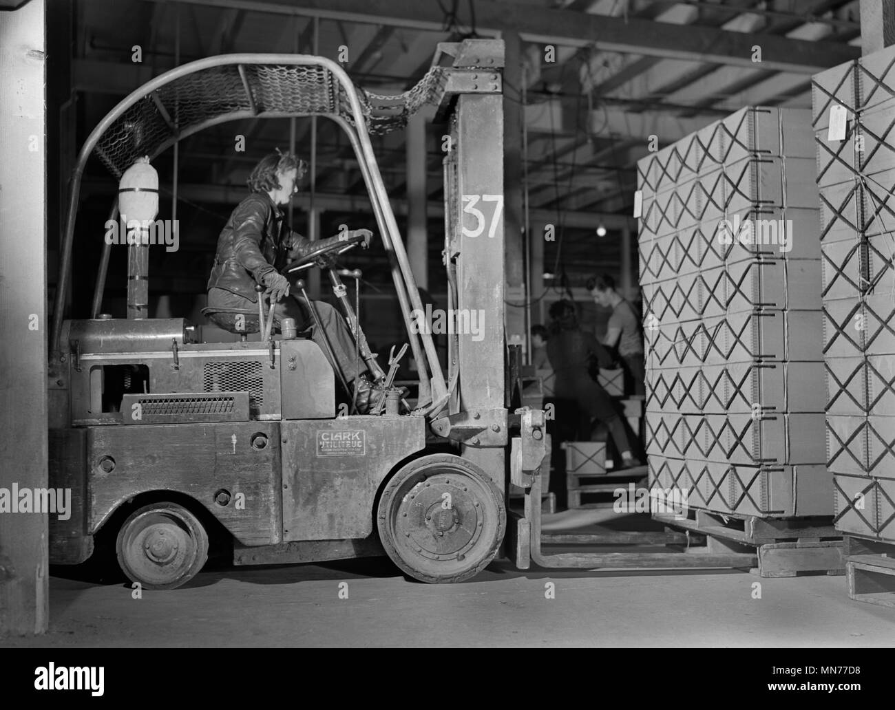 Ethel Petersen Lift Truck Operator Paraffine Company Emeryville California Usa Ann Rosener For Office Of War Information February 1943 Stock Photo Alamy