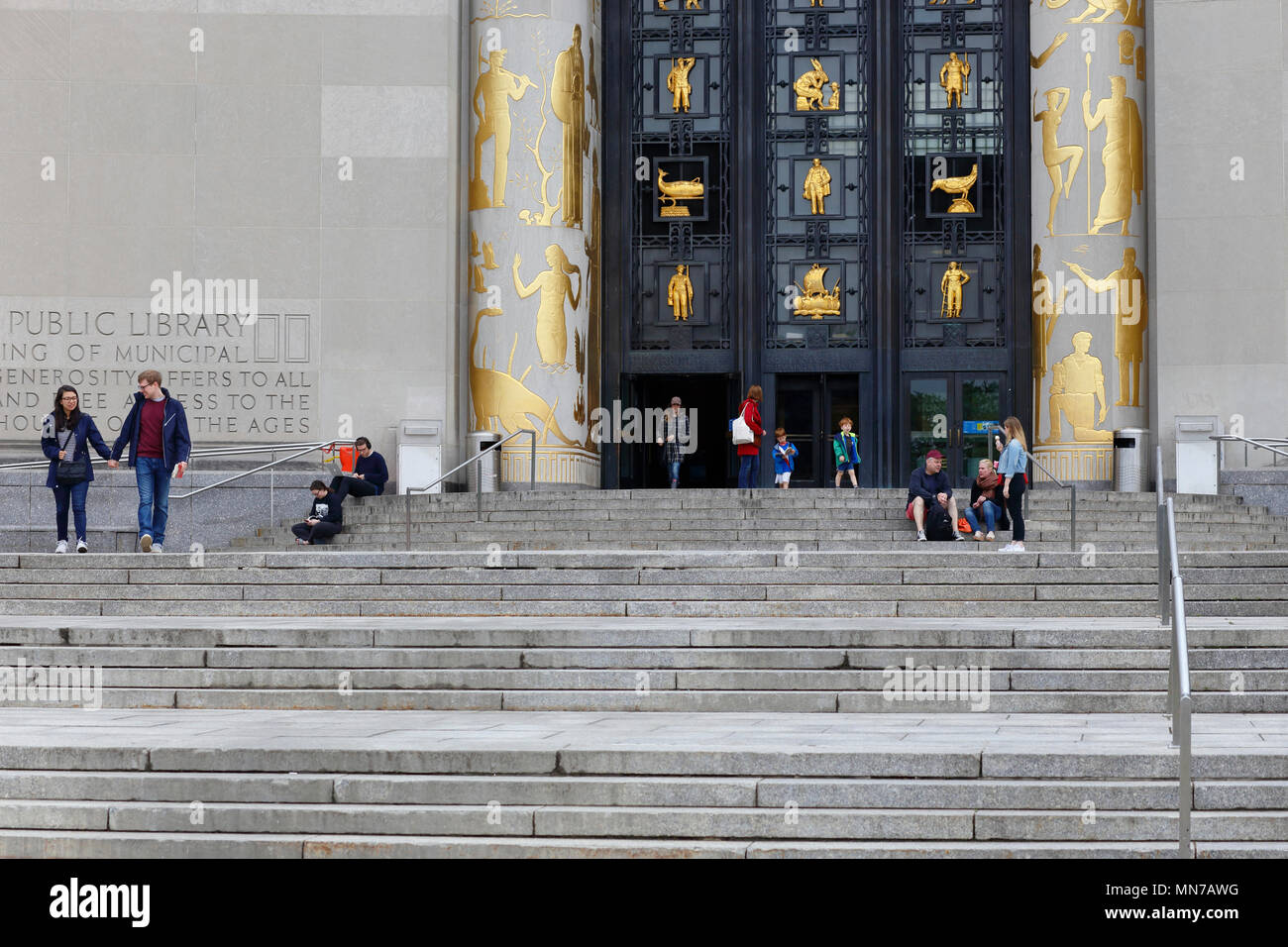 People on the stairs leading up to the Brooklyn Public Library, Central Library, 10 Grand Army Plaza, Brooklyn, NY. exterior. Stock Photo