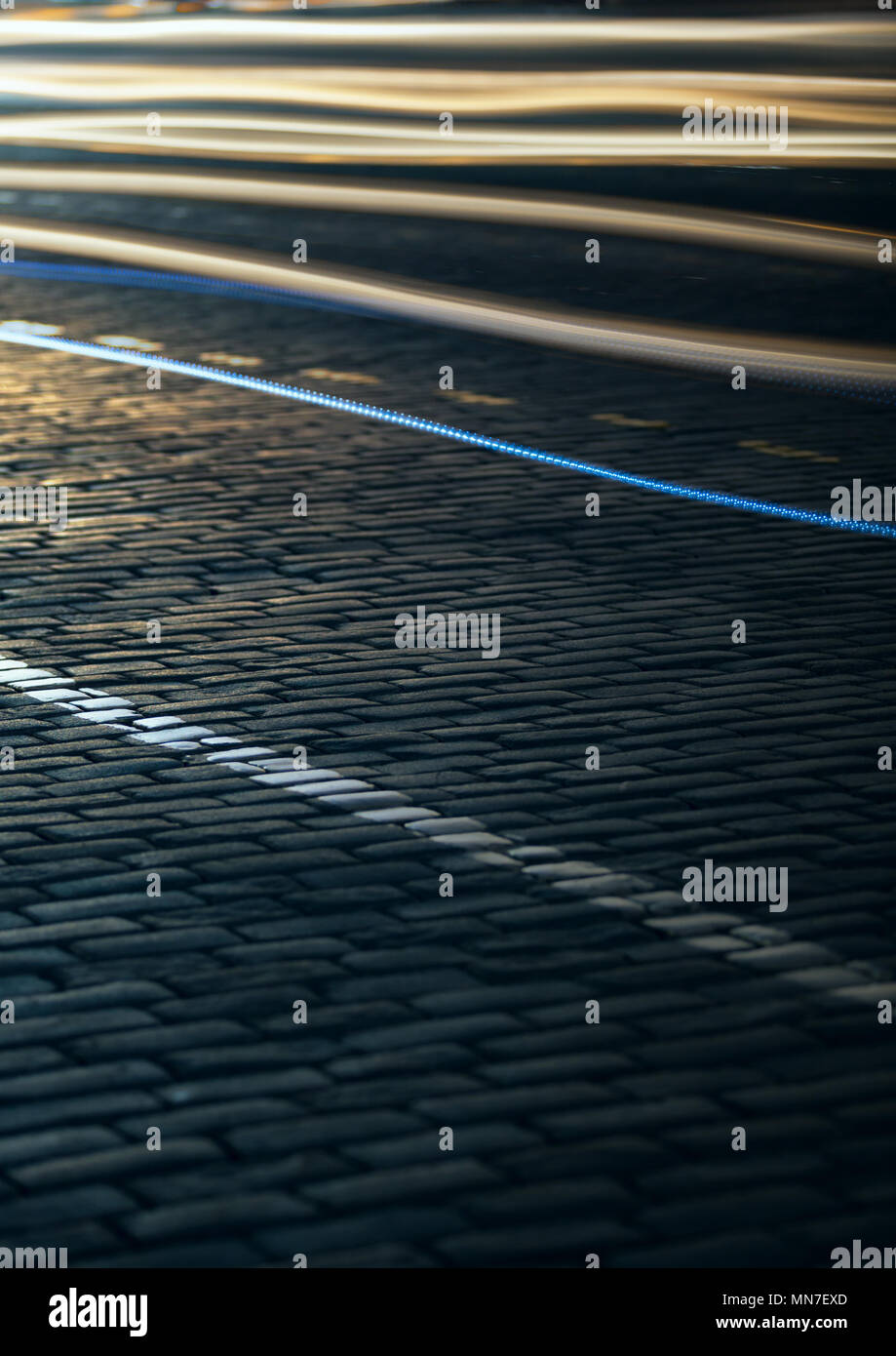 Minimal light trails hi-res stock photography and images - Alamy