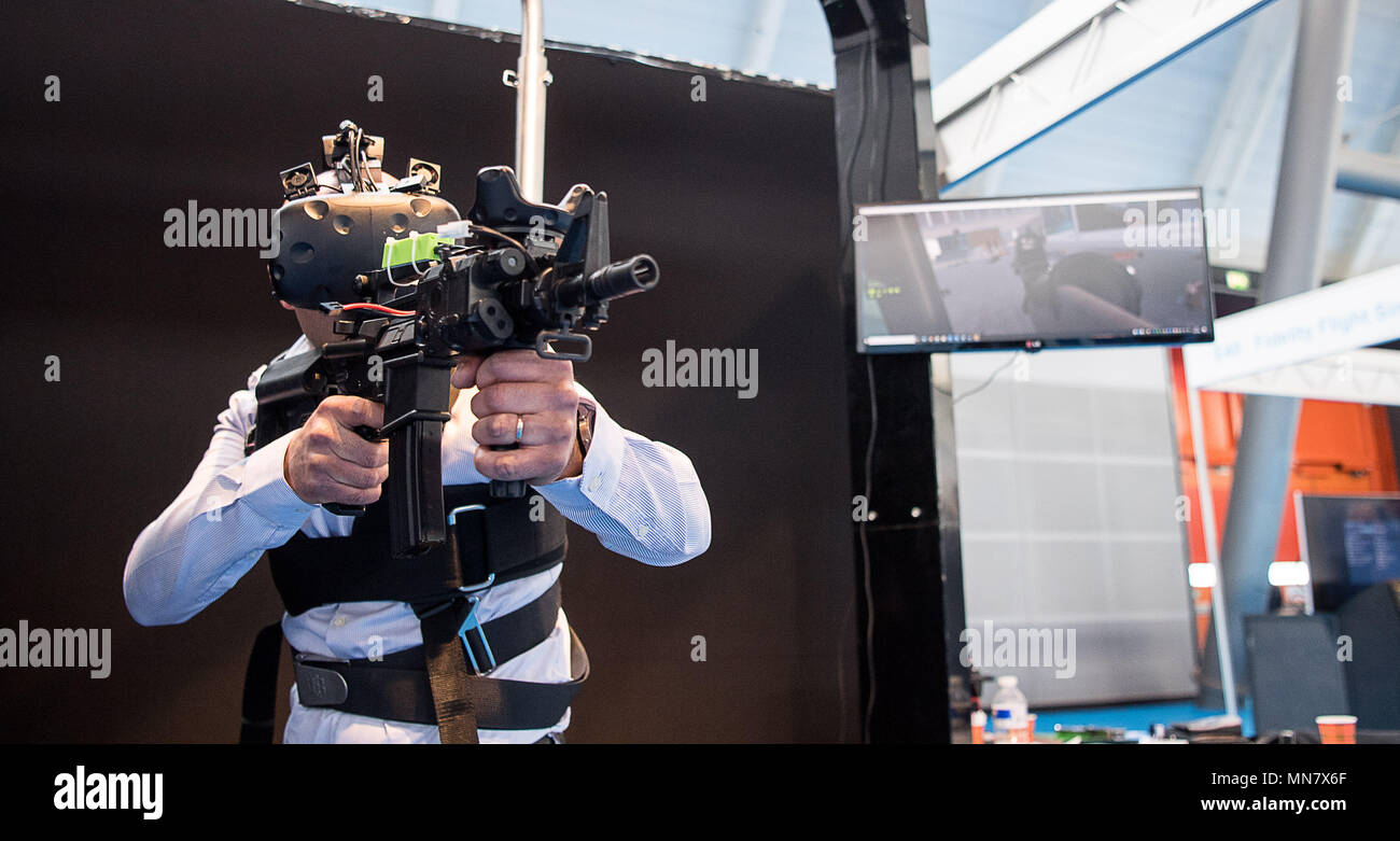 Stuttgart, Germany. 15th May, 2018. 15 May 2018, Germany, Stuttgart: An employee of the company EnterVR uses the training simulator VR Shield by the company on the first day of the ITEC fair for military and weapons technology. The fair, which presents training and simulation software, among others, is running from 15 to 17 May. It is accompanied by demonstrations by opponents of weaponry. Photo: Sebastian Gollnow/dpa Credit: dpa picture alliance/Alamy Live News Stock Photo