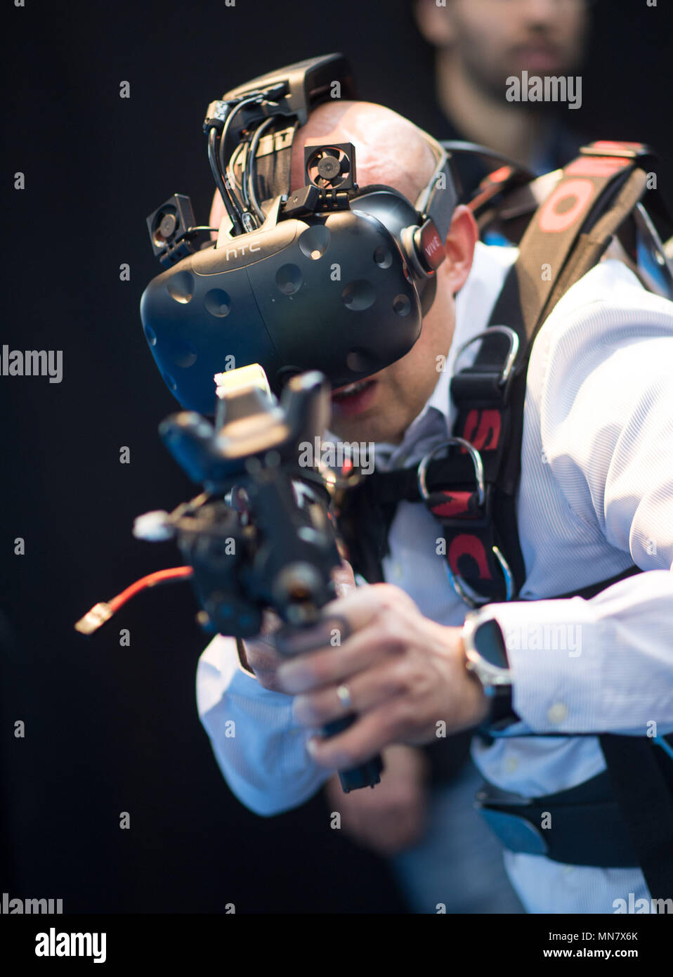 Stuttgart, Germany. 15th May, 2018. 15 May 2018, Germany, Stuttgart: An employee of the company EnterVR uses the training simulator VR Shield by the company on the first day of the ITEC fair for military and weapons technology. The fair, which presents training and simulation software, among others, is running from 15 to 17 May. It is accompanied by demonstrations by opponents of weaponry. Photo: Sebastian Gollnow/dpa Credit: dpa picture alliance/Alamy Live News Stock Photo