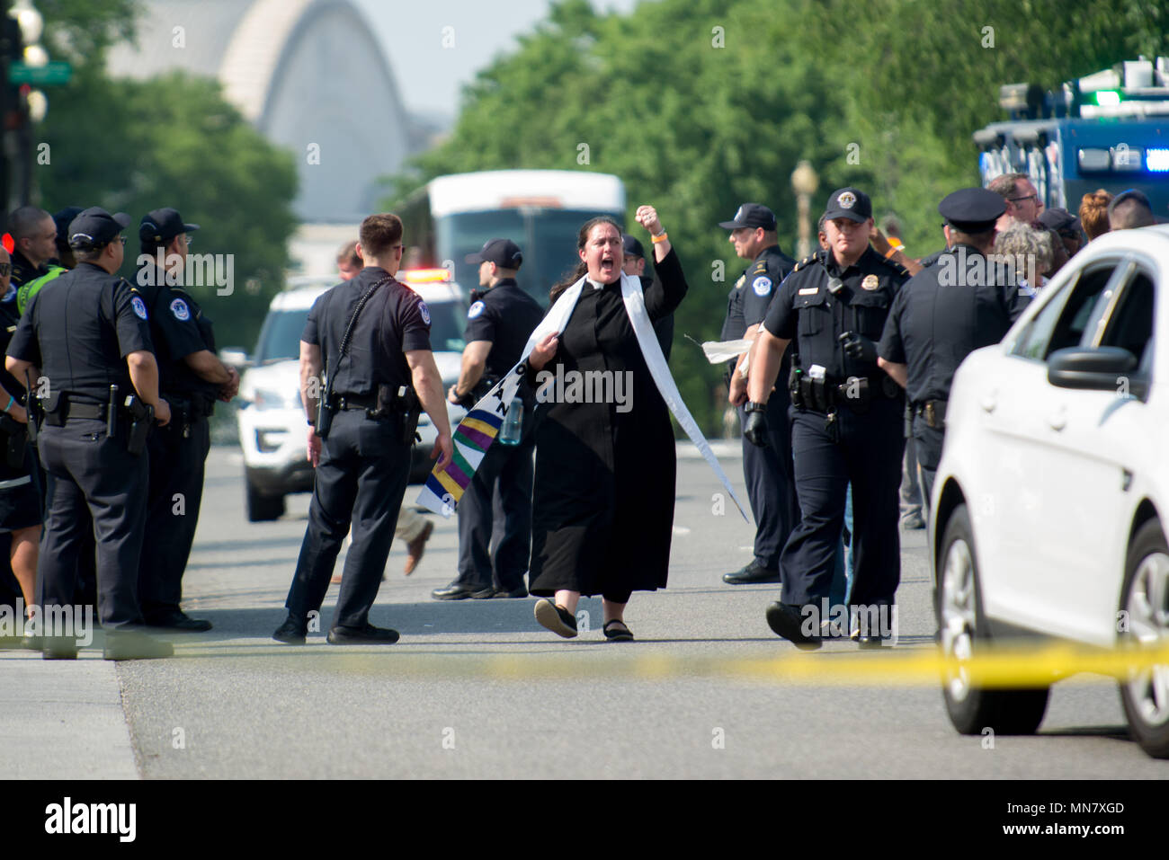 Washington, District of Columbia, USA. 14th May, 2018. Reverend Liz Theoharis leads hundreds of protesters with the Poor People's Campaign at the U.S. Capitol. Several dozen people were arrested and later released. Credit: Erin Scott/ZUMA Wire/Alamy Live News Stock Photo