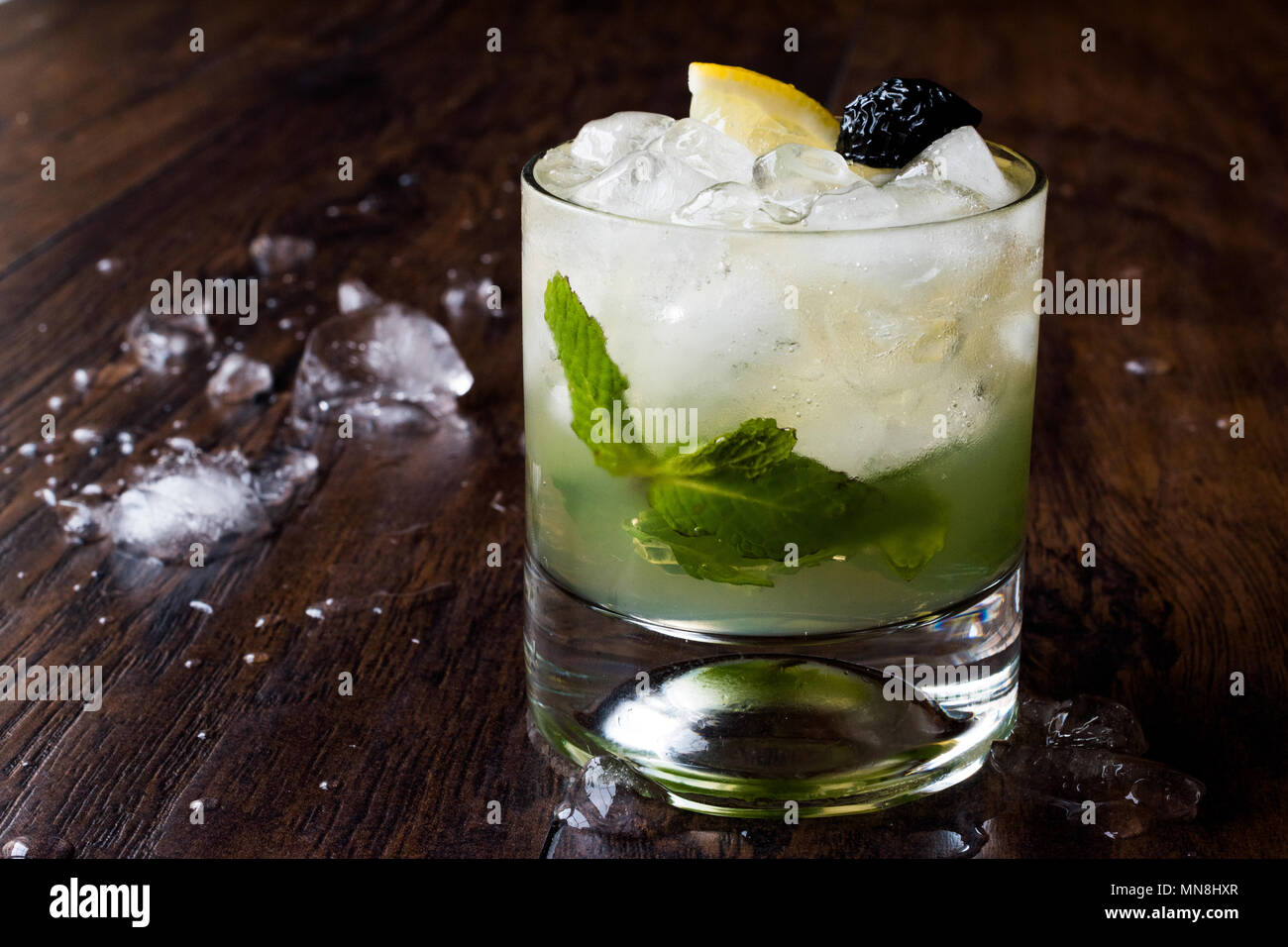 Whisky smash cocktail hires stock photography and images Alamy