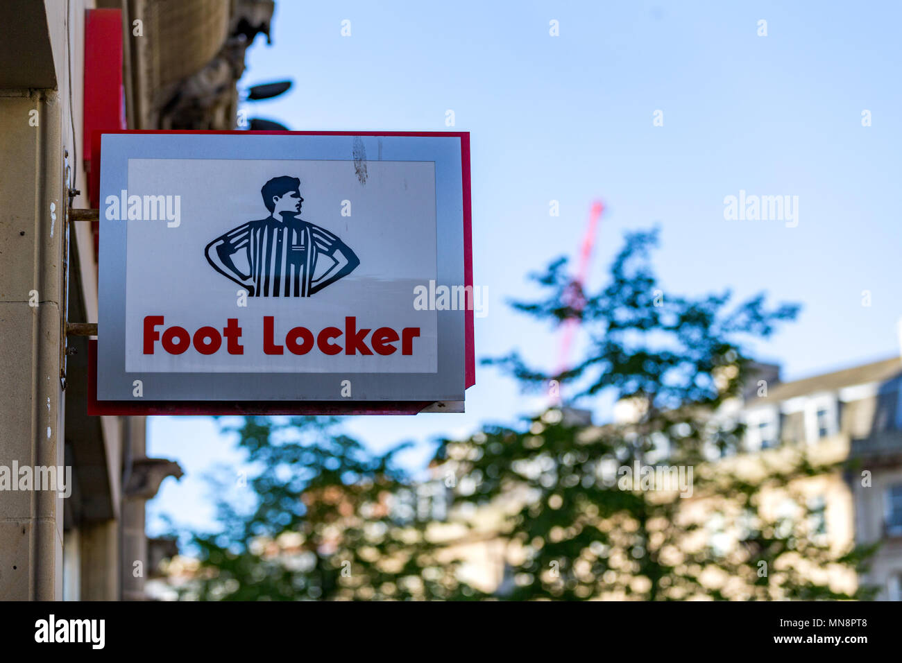 Foot locker logo hi-res stock photography and images - Alamy