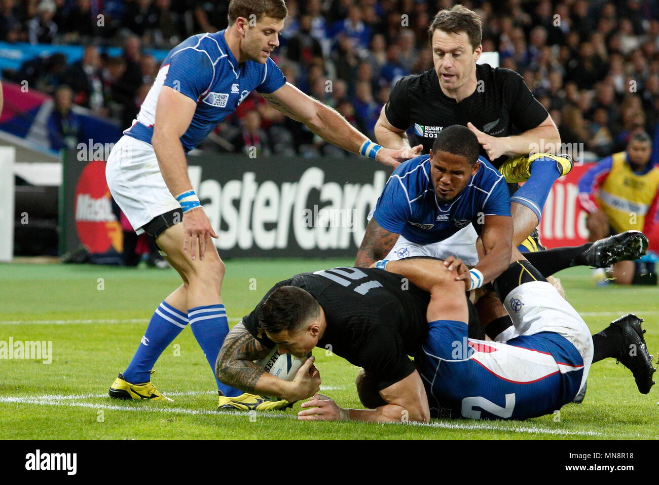 Sonny Bill Williams reaches for the try line for the NZL All Blacks during the IRB RWC 2015 match between New Zealand All Blacks v Namibia- Pool C Match 12 at The Stadium, Queen Elizabeth Olympic Park. London, England. 24 September 2015 Stock Photo