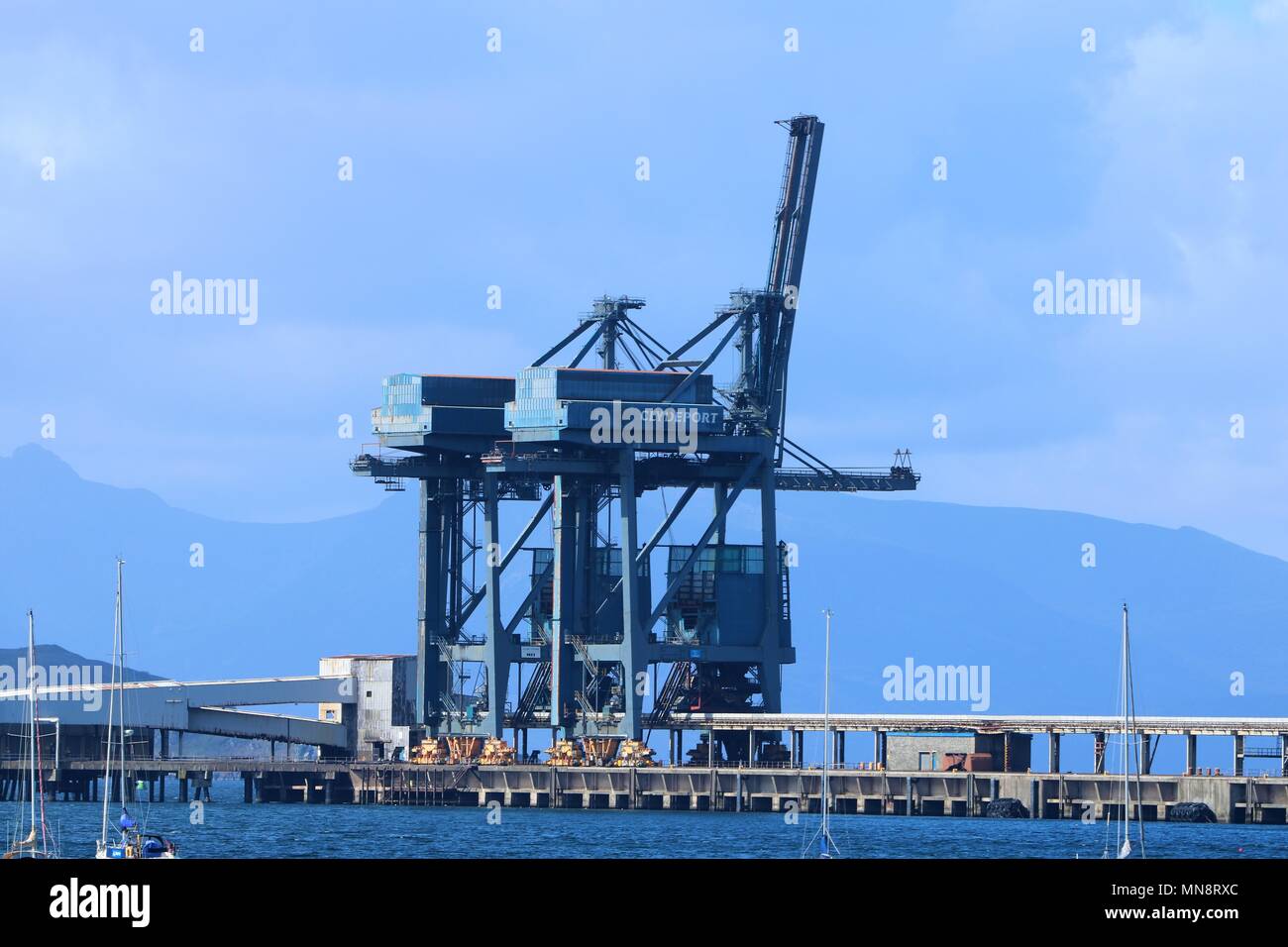 Cranes / ship loaders for unloading coal for Hunterston A Power Station at Clydeport Terminal, Largs, North Ayrshire, Scotland, UK Stock Photo