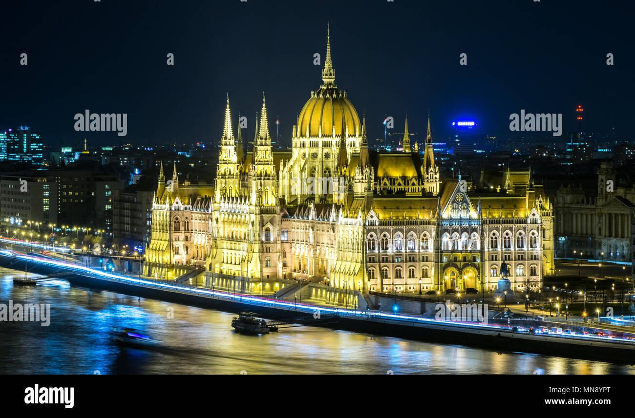 Hungarian parliament night hi-res stock photography and images - Alamy