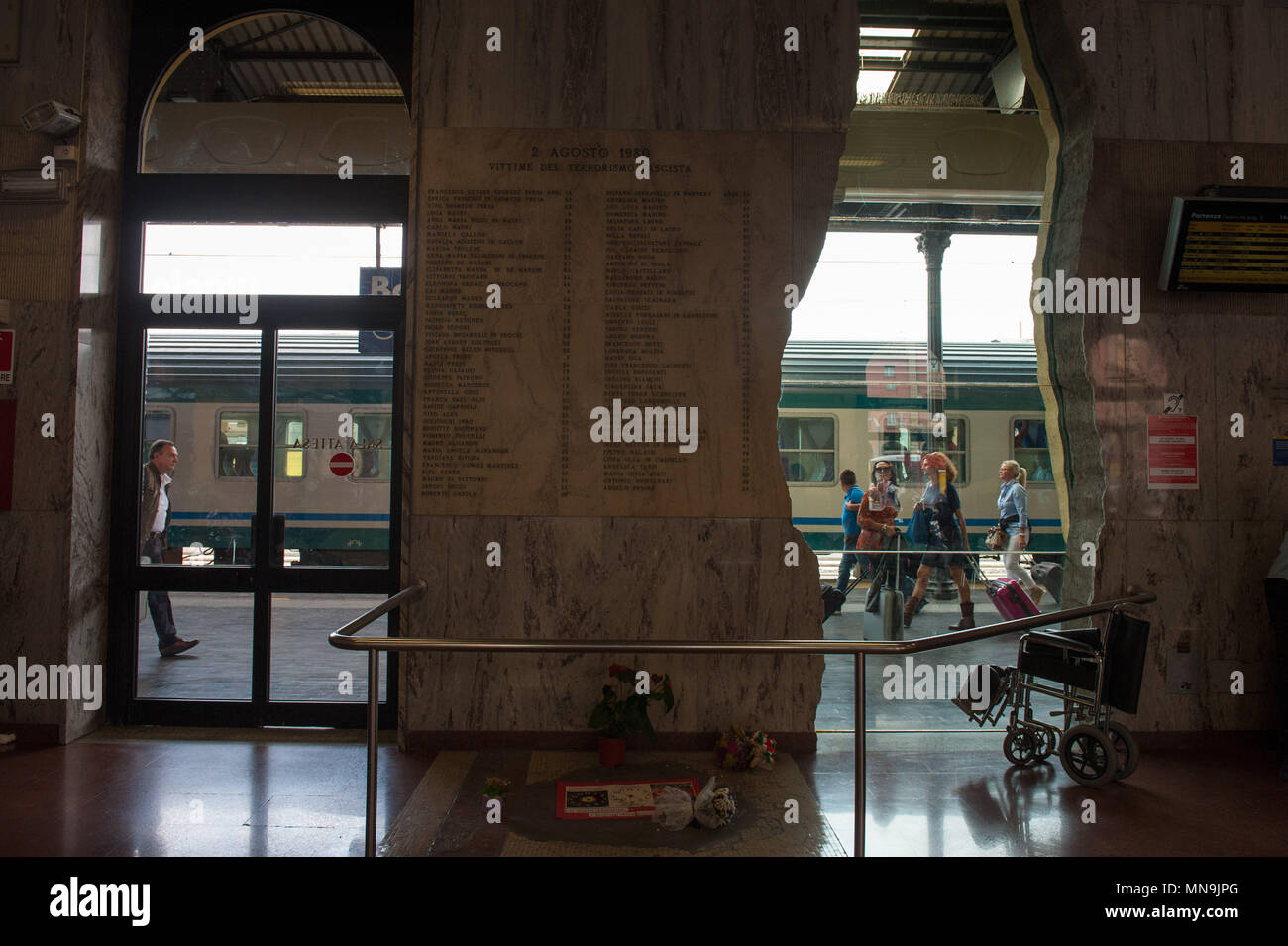 Railway station bologna hires stock photography and images Alamy