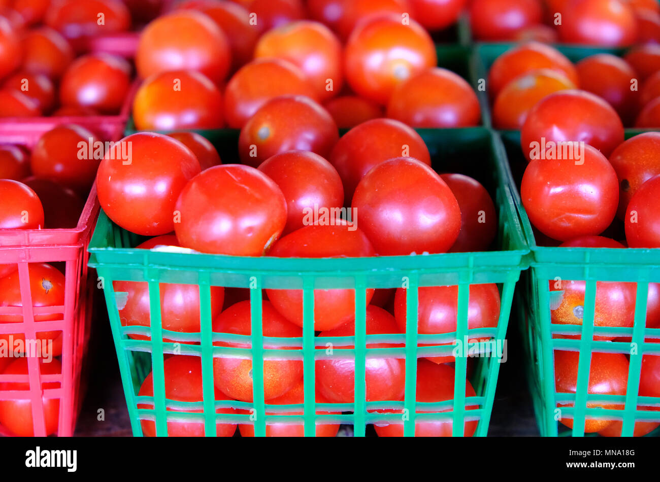 Little baskets of red cherry tomatoes at summer vegetable market Stock ...