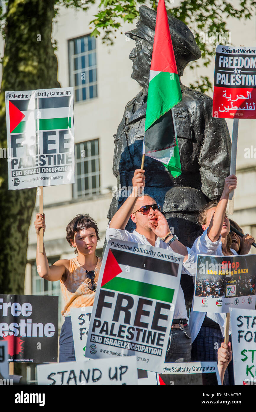 London, UK. 15th May 2018. A protest in support of Palestine and against teh Israeli shootings on the border. Organised by Stop the war opposite Downing Street, in an attempt to get the government to condemn israel. Credit: Guy Bell/Alamy Live News Stock Photo