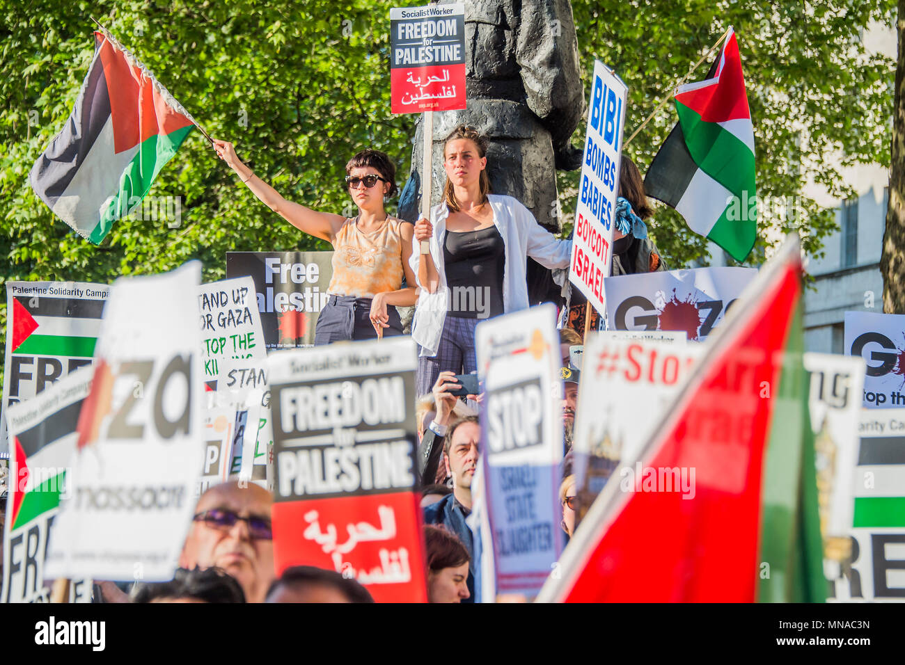 London, UK. 15th May 2018. A protest in support of Palestine and against teh Israeli shootings on the border. Organised by Stop the war opposite Downing Street, in an attempt to get the government to condemn israel. Credit: Guy Bell/Alamy Live News Stock Photo