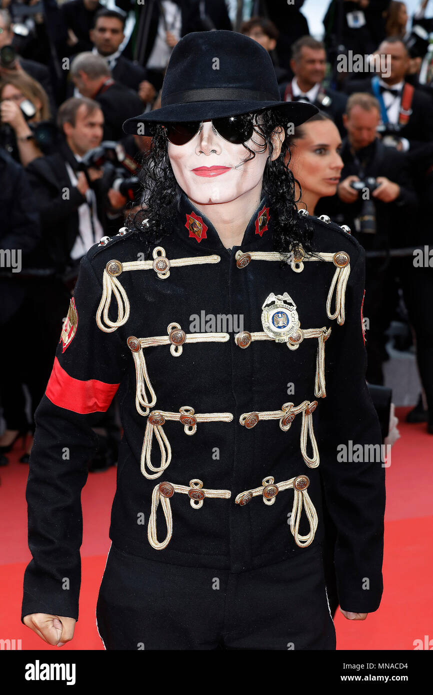 Cannes, France. 15th May 2018. Cannes, France. 15th May 2018. A Michael Jackson impersonator at the Solo: 'A Star Wars Story' premiere during the 71st Cannes Film Festival at the Palais des Festivals on May 15, 2018 in Cannes, France. Credit: John Rasimus/Media Punch ***FRANCE, SWEDEN, NORWAY, DENARK, FINLAND, USA, CZECH REPUBLIC, SOUTH AMERICA ONLY*** Credit: MediaPunch Inc/Alamy Live News Stock Photo
