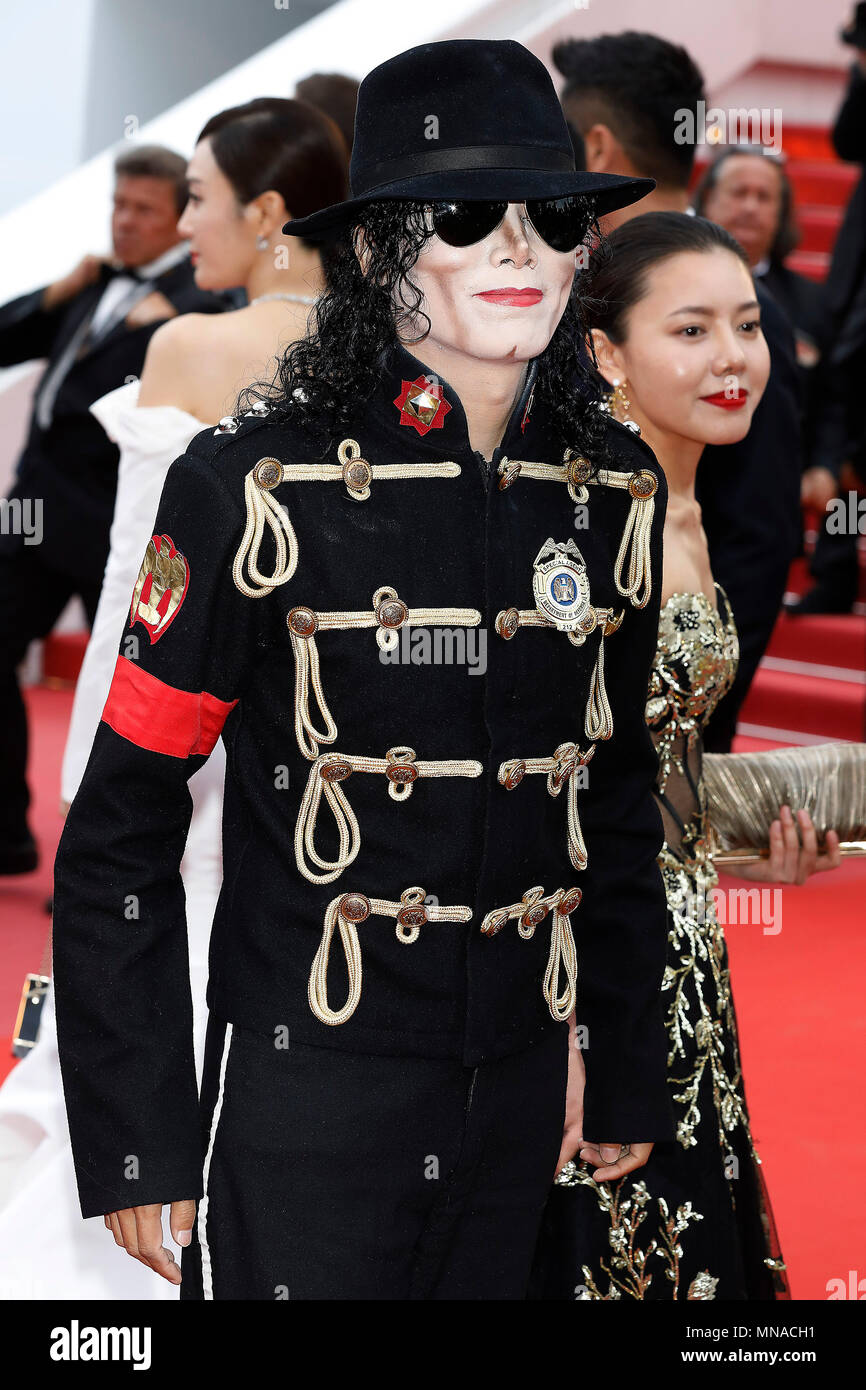 Cannes, France. 15th May 2018. Cannes, France. 15th May 2018. A Michael Jackson impersonator at the Solo: 'A Star Wars Story' premiere during the 71st Cannes Film Festival at the Palais des Festivals on May 15, 2018 in Cannes, France. Credit: John Rasimus/Media Punch ***FRANCE, SWEDEN, NORWAY, DENARK, FINLAND, USA, CZECH REPUBLIC, SOUTH AMERICA ONLY*** Credit: MediaPunch Inc/Alamy Live News Stock Photo