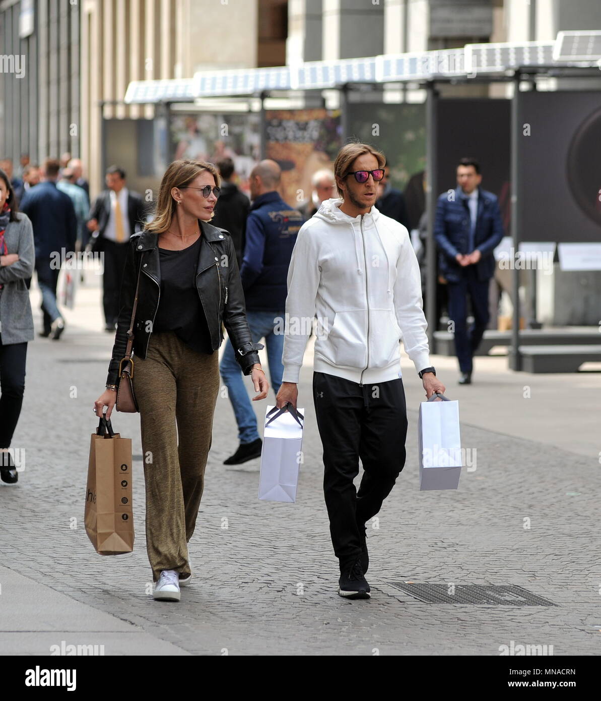 Massimo Ambrosini And Paola Angelini High Resolution Stock Photography And Images Alamy E' tempo di shopping per l'ex calciatore massimo ambrosini e sua moglie paola angelini , paparazzati a spasso lungo le vie del centro di milano. https www alamy com milan massimo ambrosini and wife paola shopping in the center massimo ambrosini former milan player fiorentina and nazionale now commentator for sky gives himself a relaxing morning with his wife paola angelini here they are in corso vittorio emanuele after shopping before returning home image185241049 html