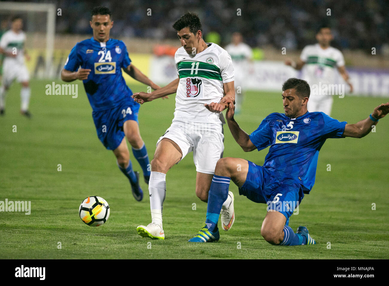 Tehran, Iran. 15th May, 2018. Majid Hosseini (R) of Esteghlal vies with Morteza Tabrizi (C) of Zobahan during the round 16 of AFC Asian Champions League football match between Iran's Esteghlal and Zobahan at Azadi Stadium in Tehran, Iran, May 15, 2018. Esteghlal won 3-1. Credit: Ahmad Halabisaz/Xinhua/Alamy Live News Stock Photo