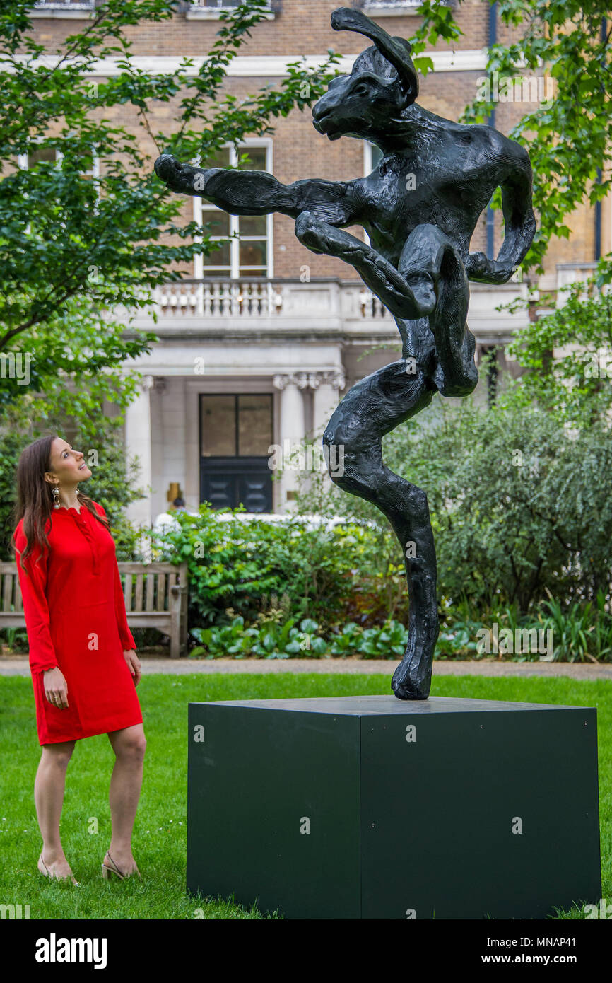 London, UK. 16th May 2018. Barry Flanagan, Nijinski Hare, 1985,  - Christie’s will present ‘Sculpture in the Square’ an outdoor sculpture garden set within St James’s Square, London, on view to the public from 17 May to 20 June 2018. Credit: Guy Bell/Alamy Live News Stock Photo