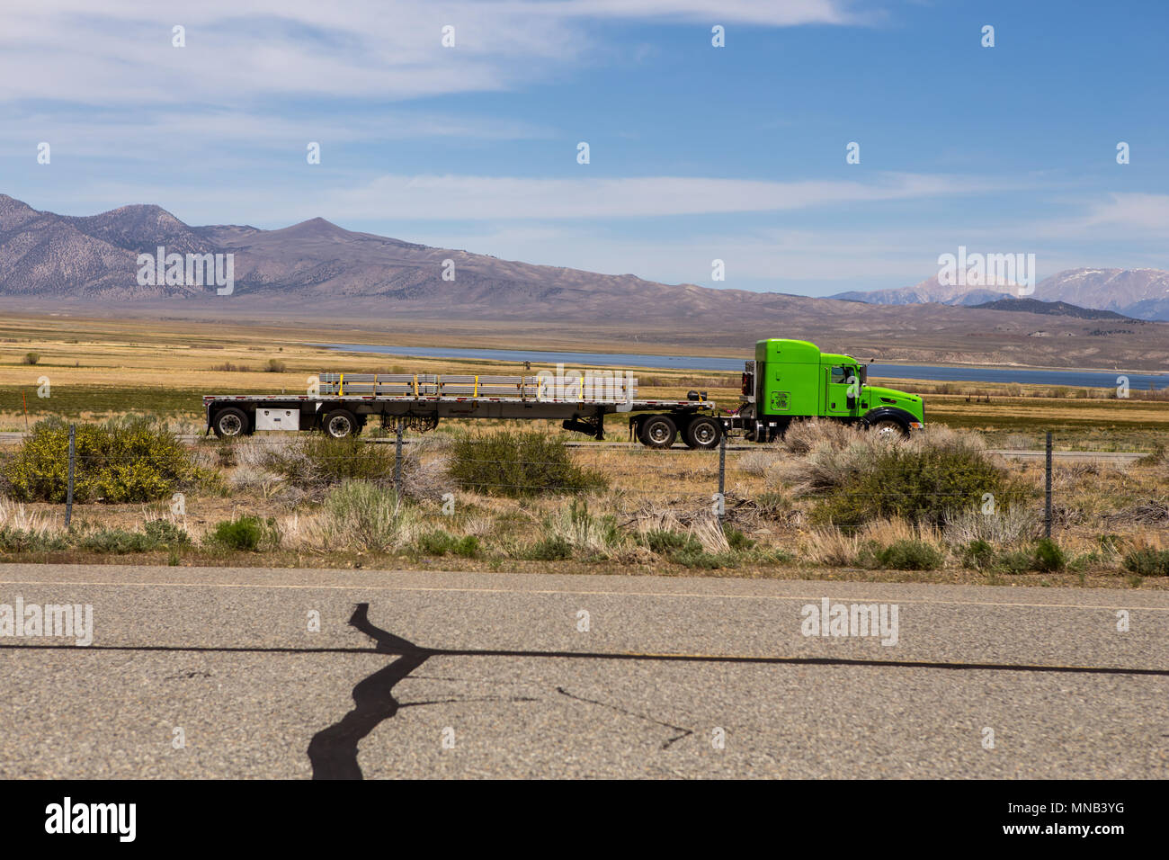 Trucking rig hi-res stock photography and images - Alamy
