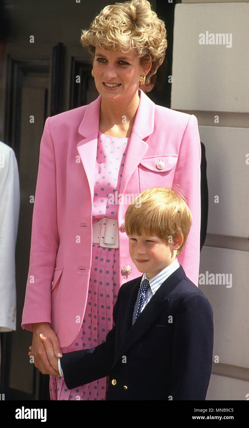 The Princess of Wales and Prince Harry attend a lunch to mark the Queen Mother's 92nd birthday. Clarence House, London. UK 04 August 1992 Stock Photo