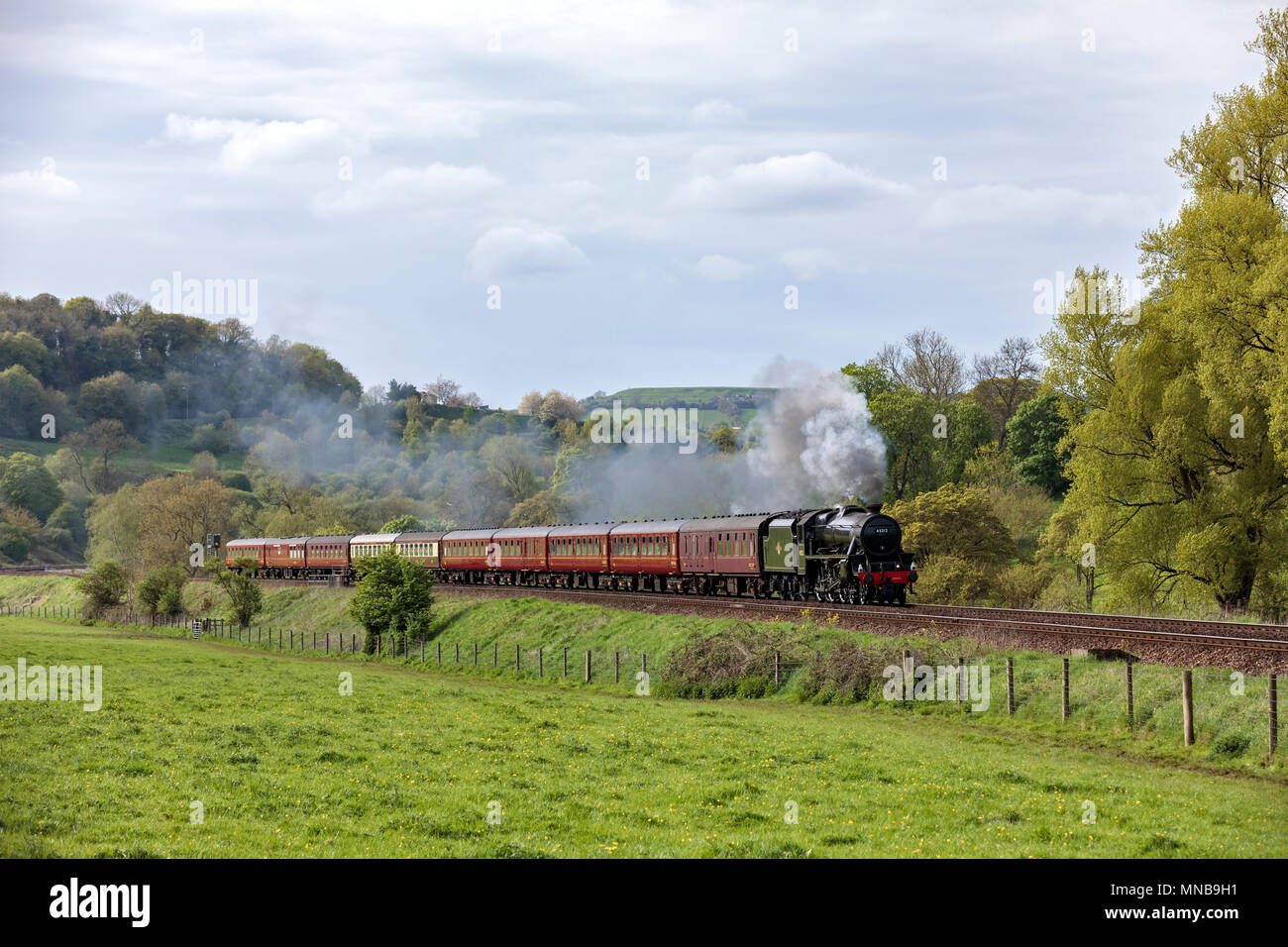 The Cathedrals Express Steaming through Claverton Valley Stock Photo