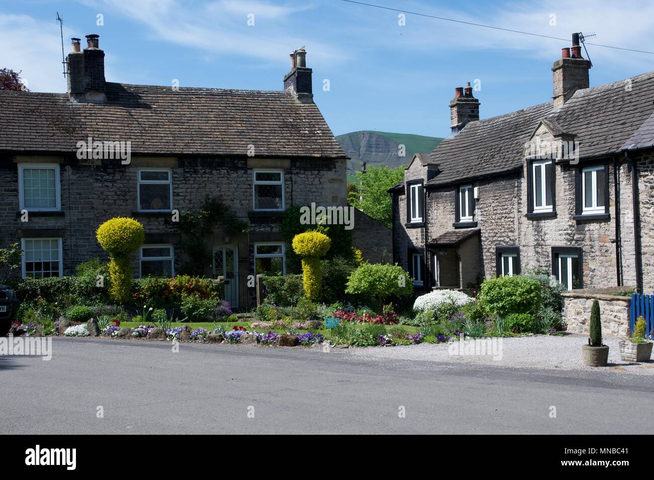 Old houses in Castleton, Derbyshire Stock Photo Alamy