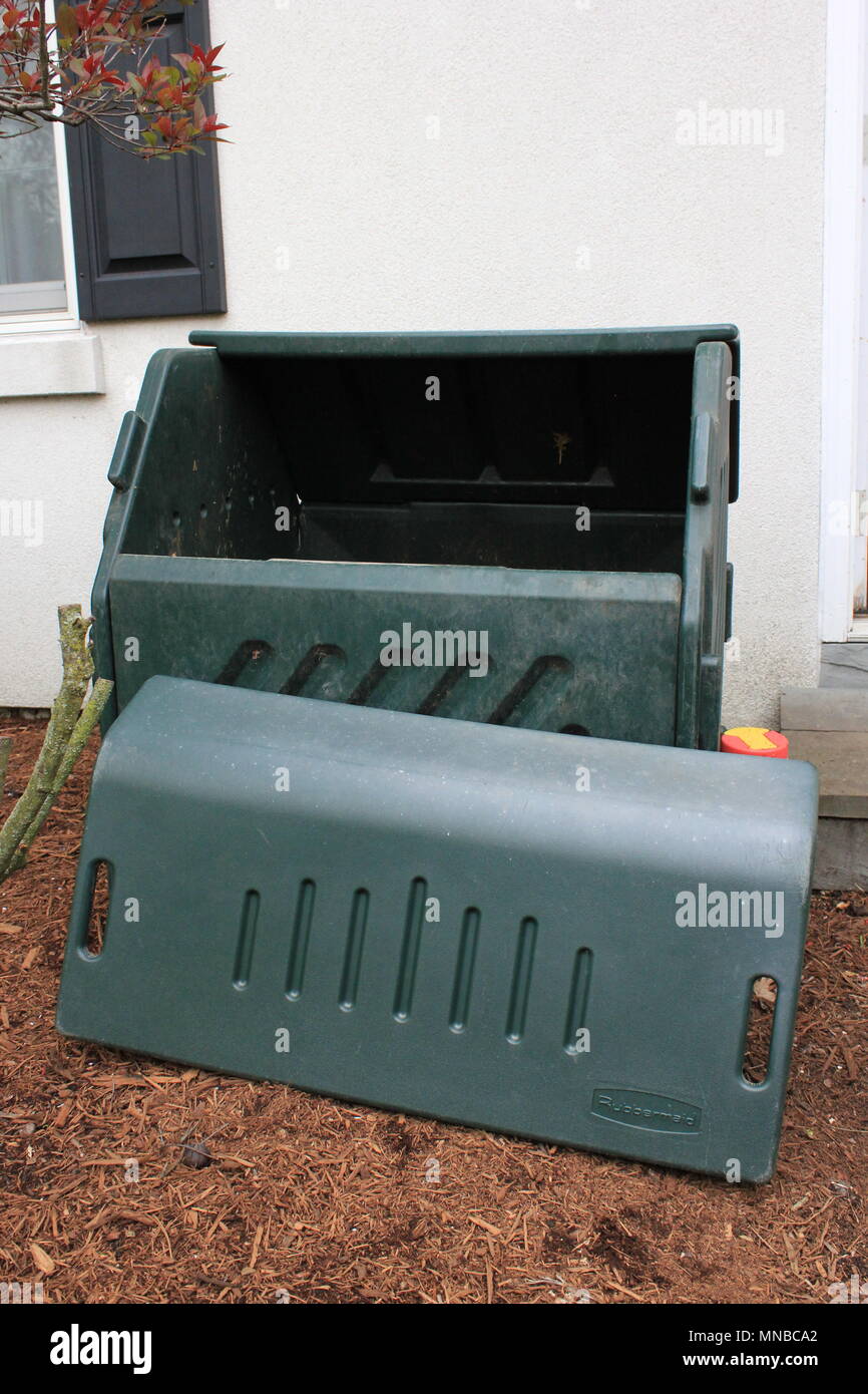 Green plastic rectangular backyard compost bin with the lid laid by the side Stock Photo Alamy