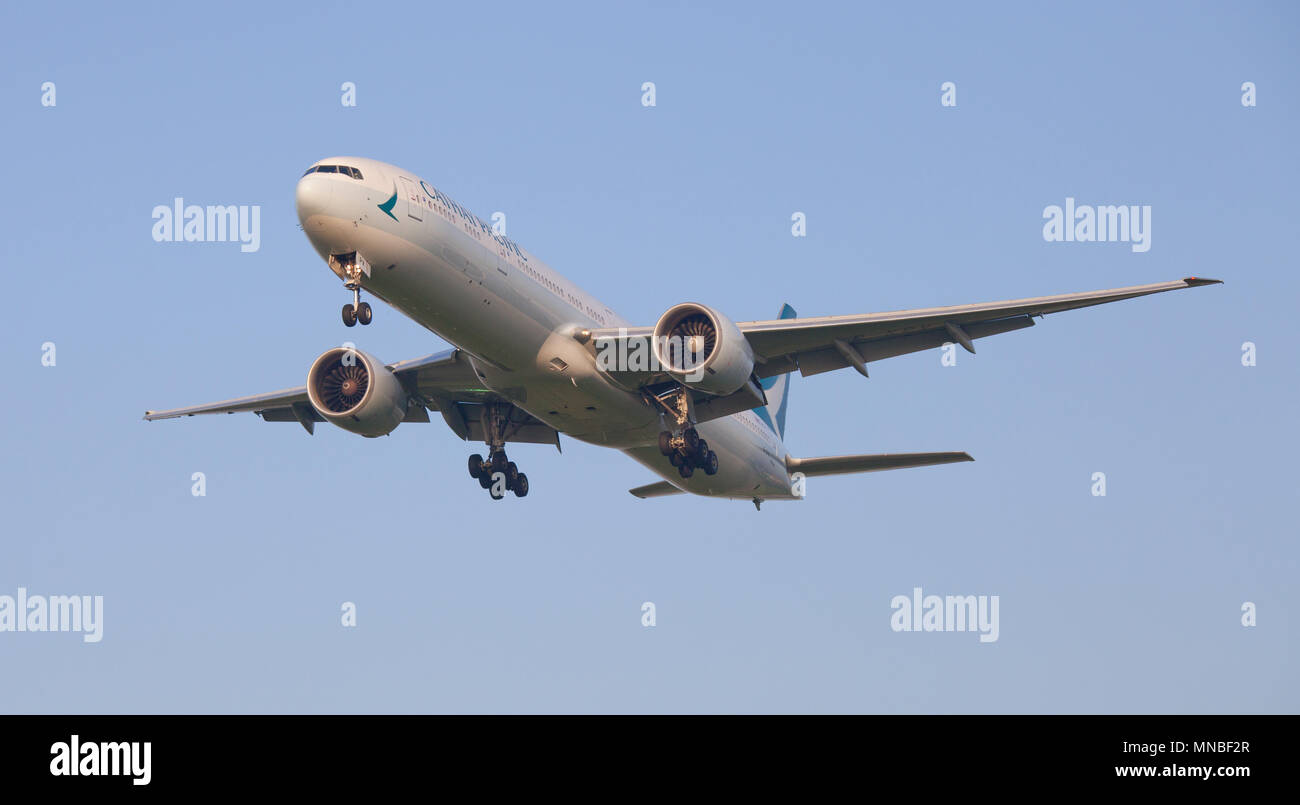 Cathay Pacific Boeing 777 B-KPV on final approach to London-Heathrow Airport LHR Stock Photo