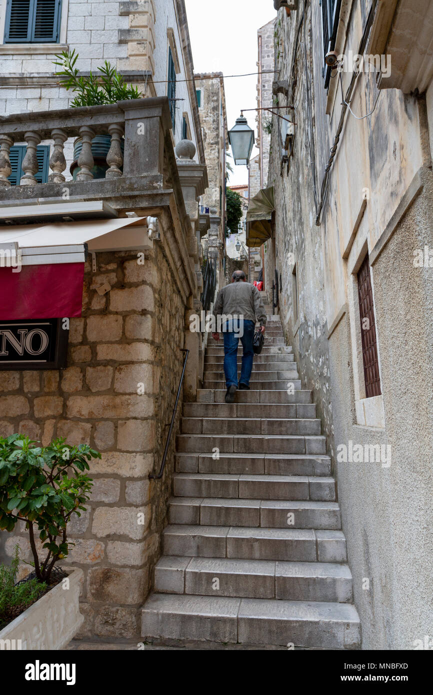 Steep Steps and Narrow Street in Dubrovnik Old Town Editorial Photo - Image  of dalmatia, famous: 151455496