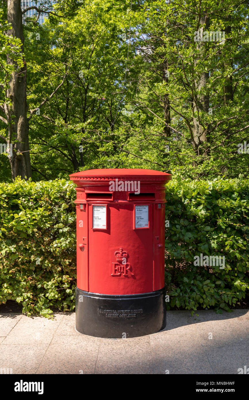 English letterbox hi-res stock photography and images - Alamy