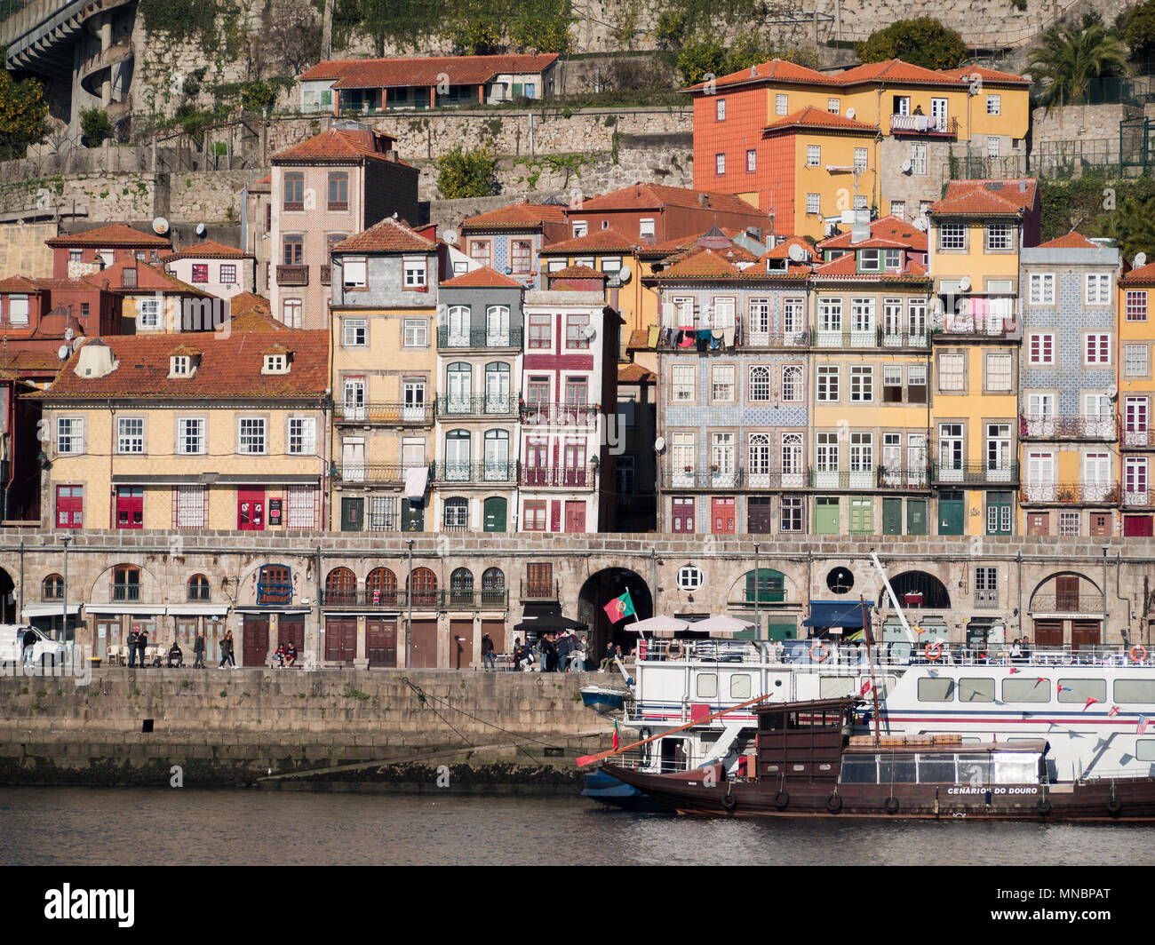 Riverside neighbourhood hi-res stock photography and images - Alamy