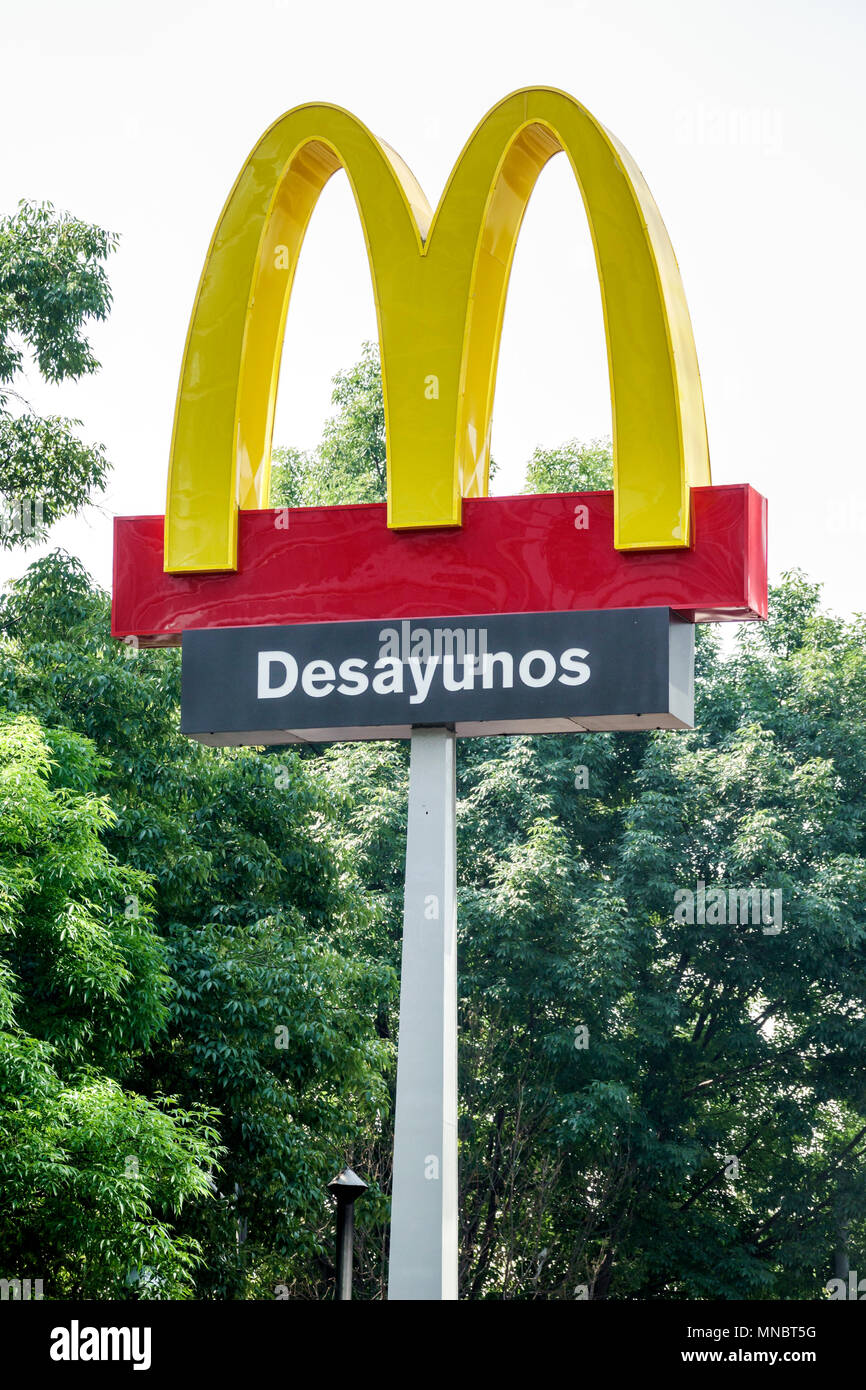 Mexico City,Hispanic,Mexican,McDonald's,fast food,restaurant restaurants dining cafe cafes,golden arches sign,Spanish language,br Stock Photo