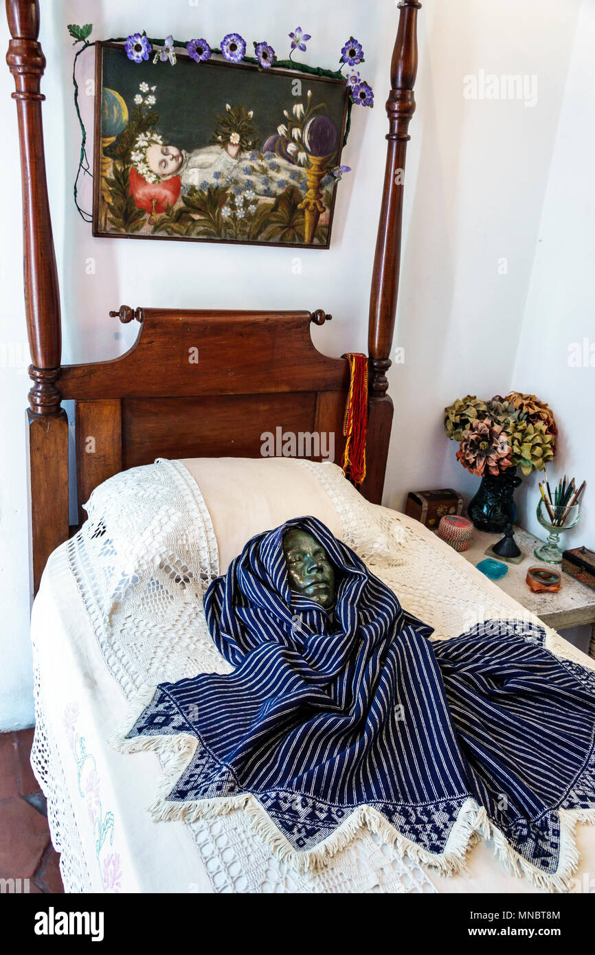 Frida kahlo museum bedroom hi-res stock photography and images - Alamy