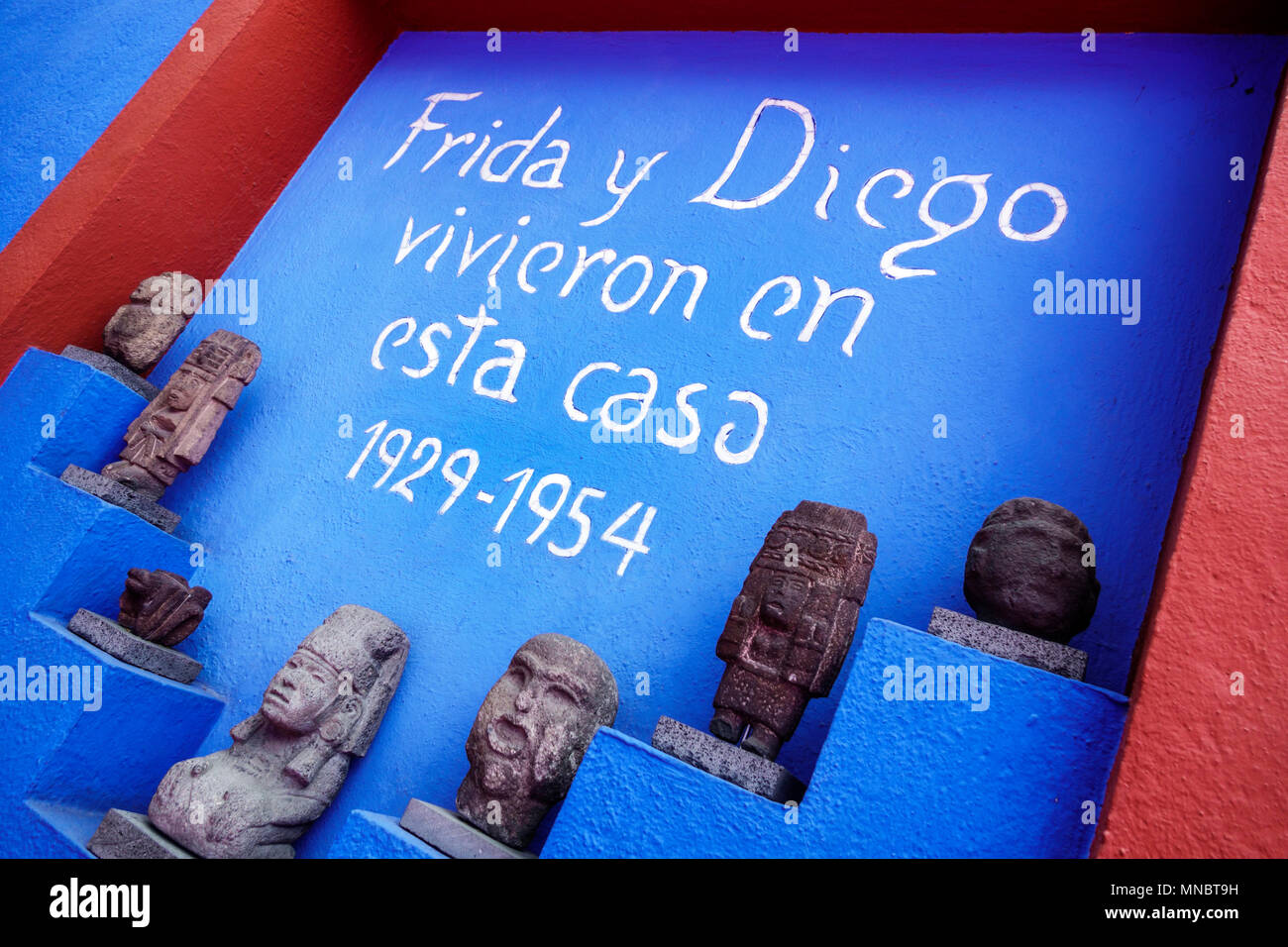 Mexico City,Mexican,Hispanic,Coyoacan,Del Carmen,Frida Kahlo Museum Museo Frida Kahlo,Blue House,interior inside courtyard,sign,Frida & Diego lived in Stock Photo
