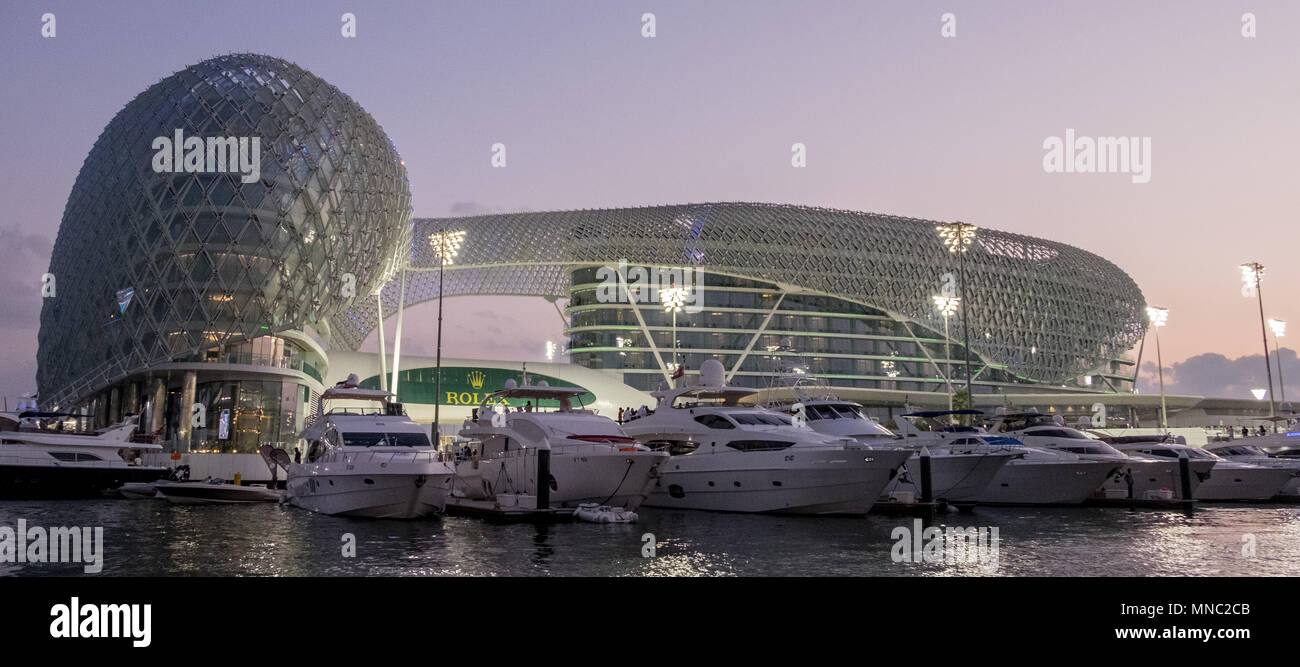 A panoramic view of the Yas marina and the Yas Viceroy hotel, Abu Dhabi at dusk Stock Photo