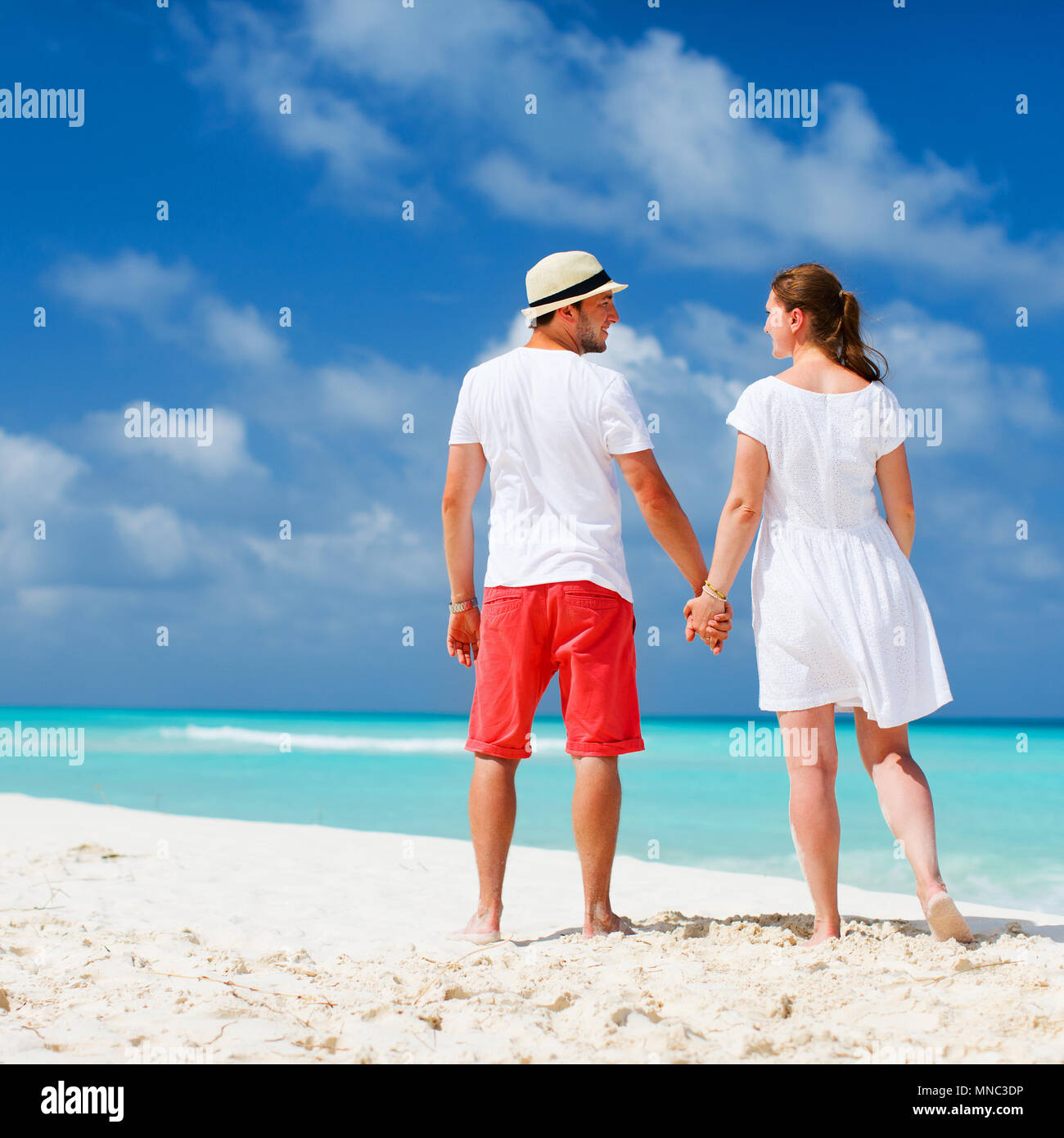 Young couple at tropical beach during summer vacation Stock Photo Alamy