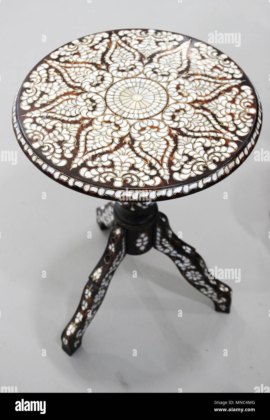 Patterned table hi-res stock photography and images - Alamy