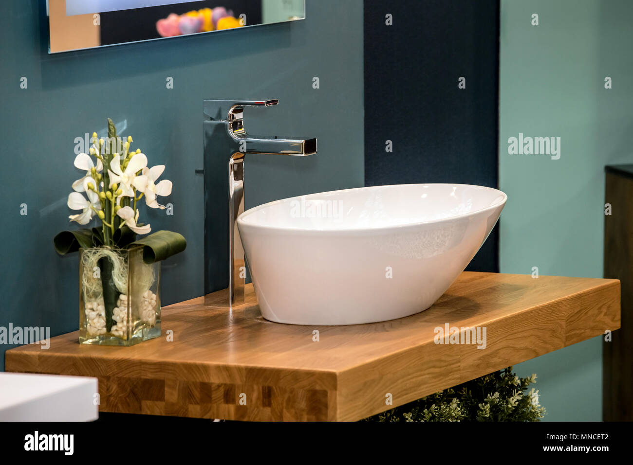 Modern wash sale basin