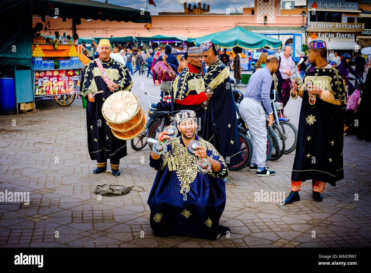 Moraccos Instrument Moroccan musical instruments hi-res stock photography and images - Alamy