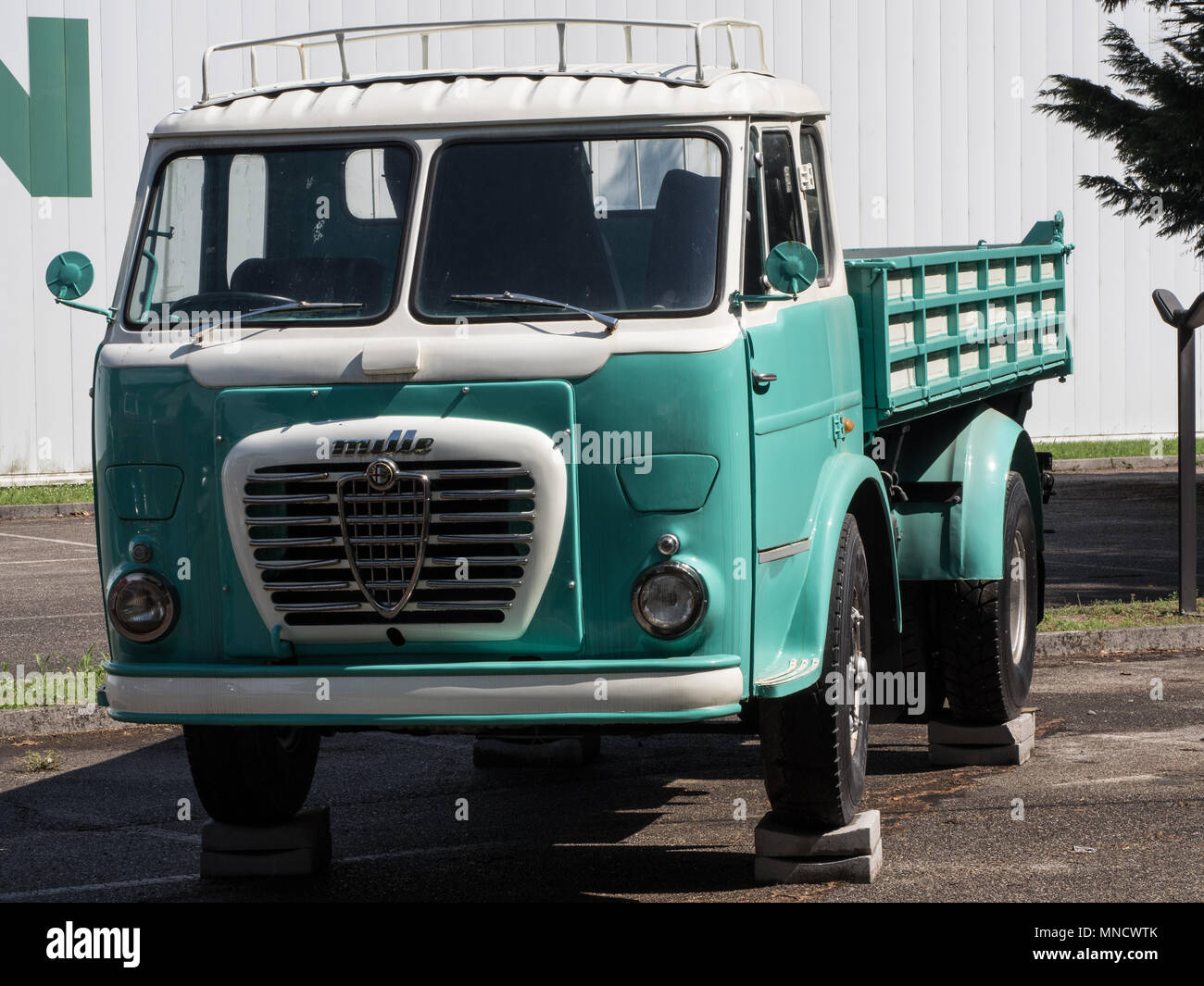 van - Alfaromeo Fiat Stock Photo - Alamy
