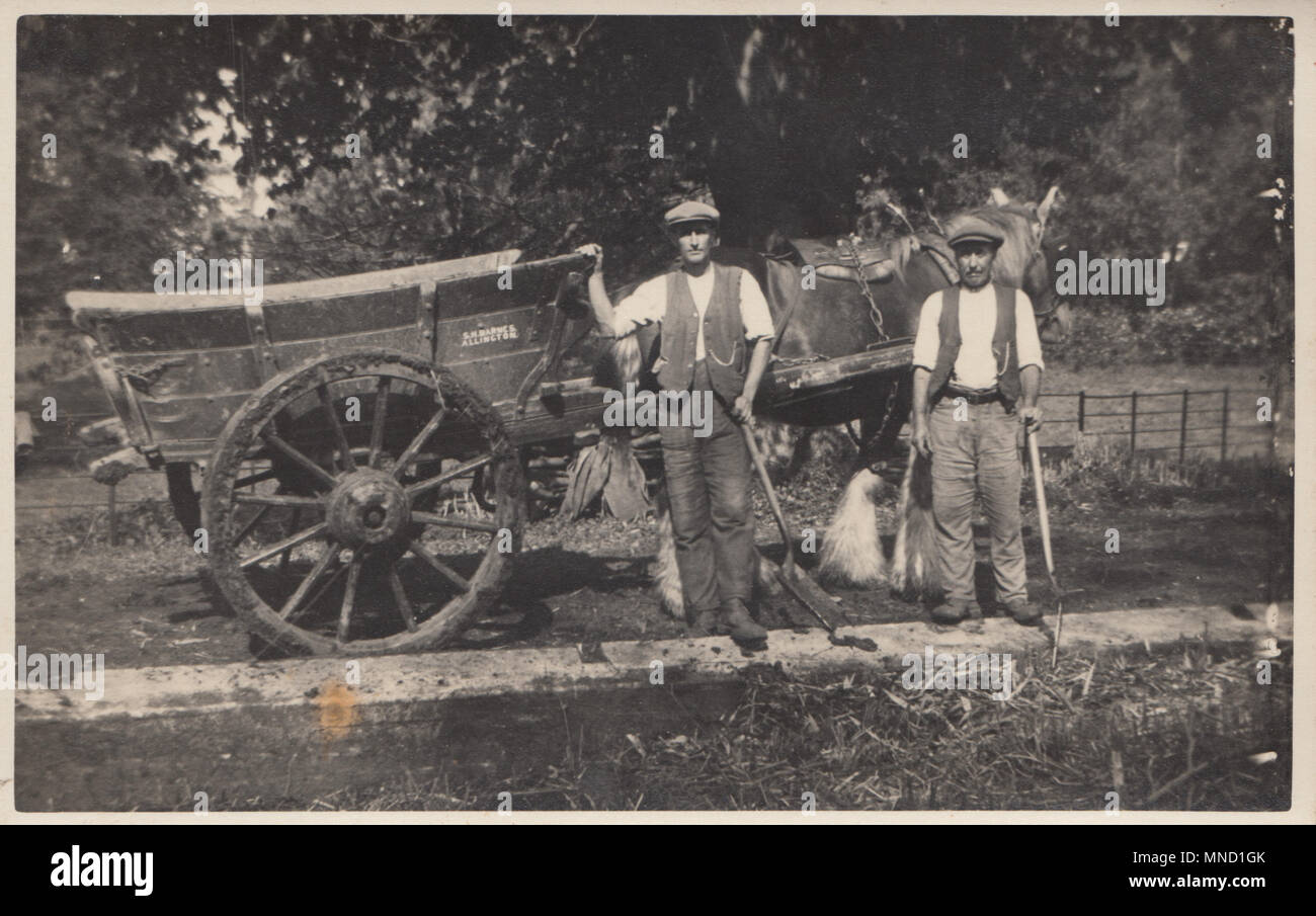 Vintage Photograph of Workers With Their Horse & Cart. Cart Signed S.H.Barnes of Allington, Wiltshire, England, UK Stock Photo