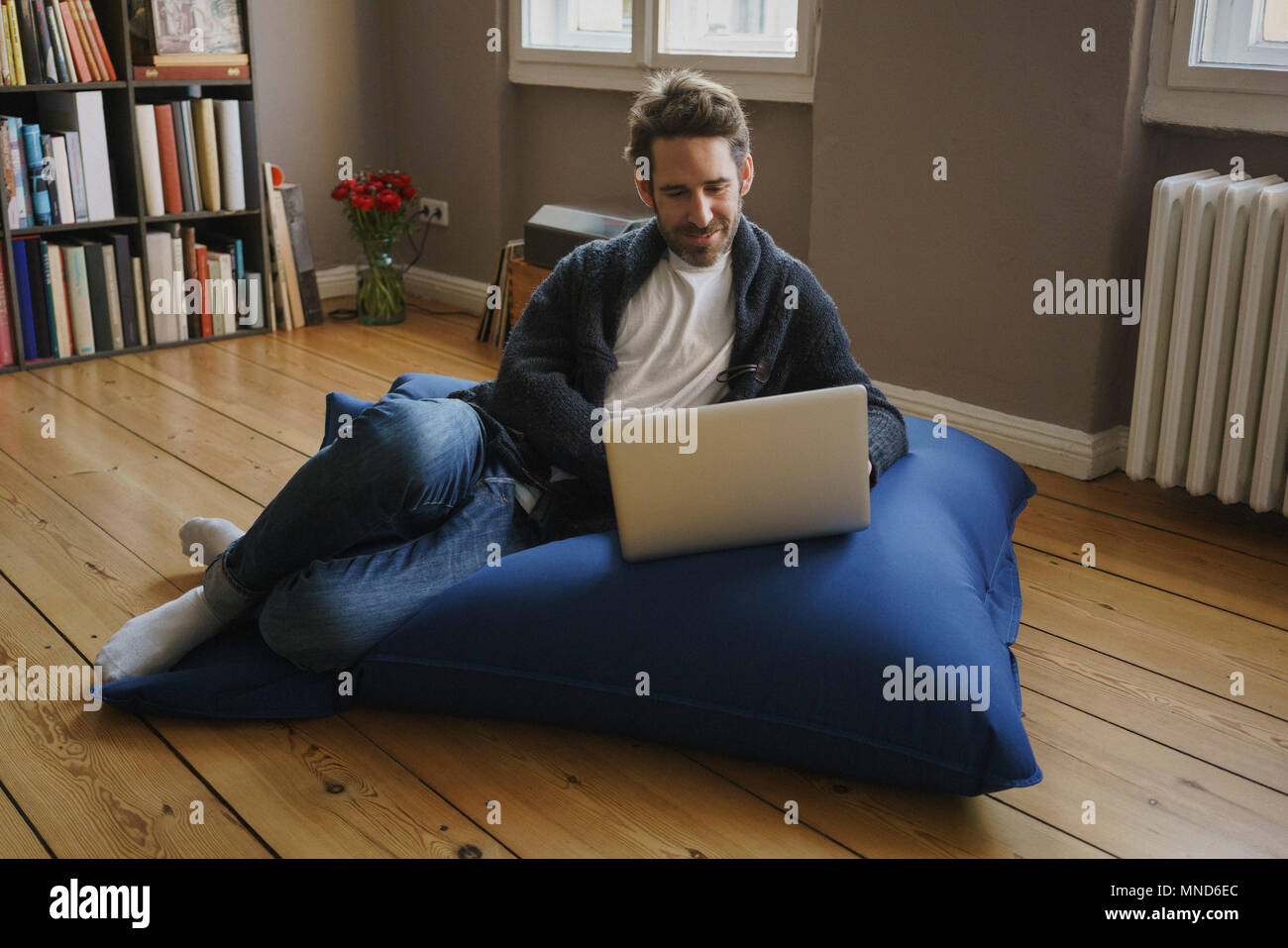 Man sitting on bean bag hi-res stock photography and images - Alamy