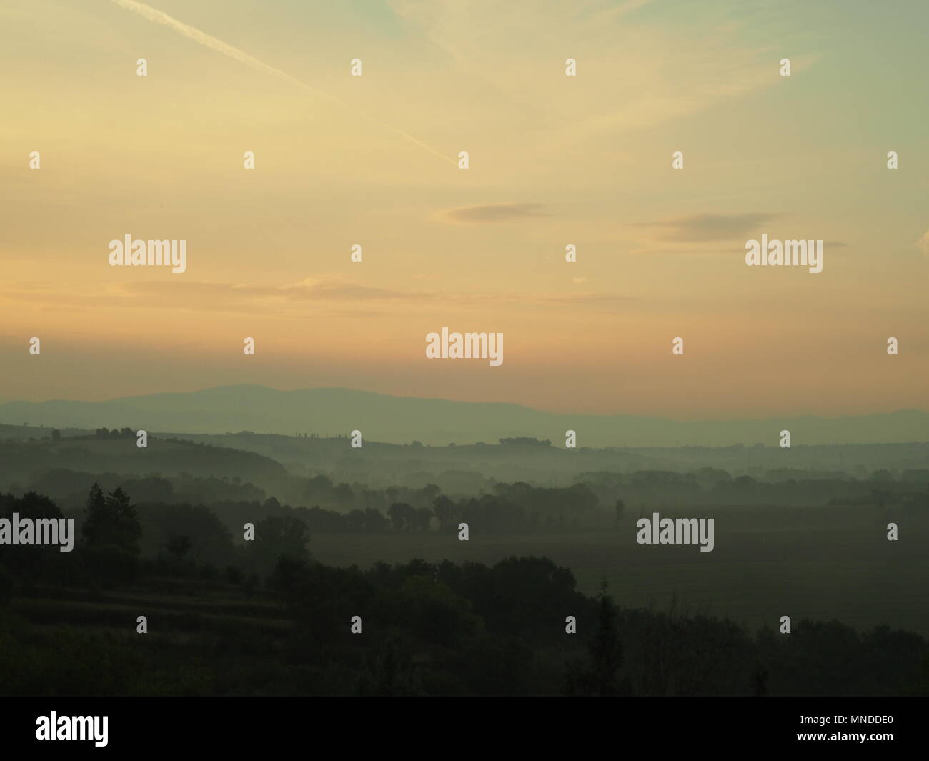Early morning sky hi-res stock photography and images - Alamy