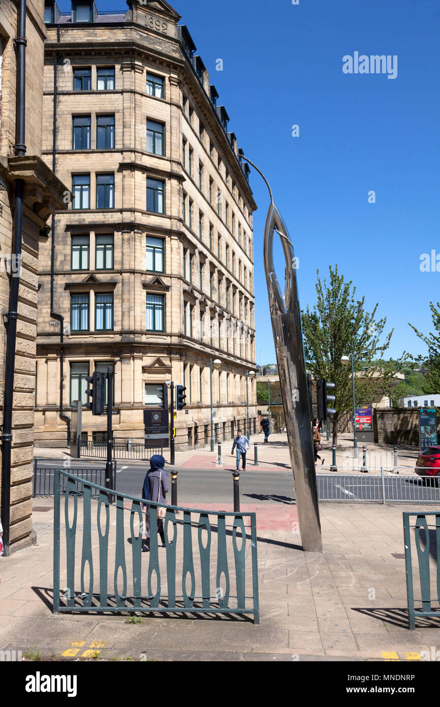 Connecting the City' sculpture of silver needle and thread, Bradford, West  Yorkshire Stock Photo - Alamy