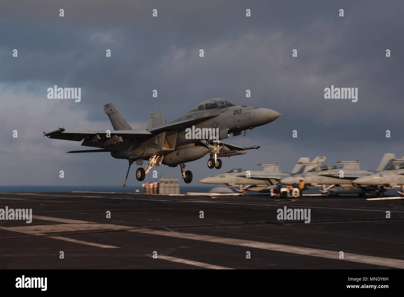 180513-N-NQ487-0453 MEDITERRANEAN SEA (May 13, 2018) An F/A-18F Super Hornet assigned to the 'Fighting Checkmates' of Strike Fighter Squadron (VFA) 211 prepares to land on the flight deck of the Nimitz-class aircraft carrier USS Harry S. Truman (CVN 75), May 13, 2018. Harry S. Truman's support of Operation Inherent Resolve demonstrates the capability and flexibility of U.S. Naval Forces and their resolve to eliminate the terrorist group ISIS and the they pose. (U.S. Navy photo by Mass Communication Specialist 3rd Class Kaysee Lohmann/Released). () Stock Photo