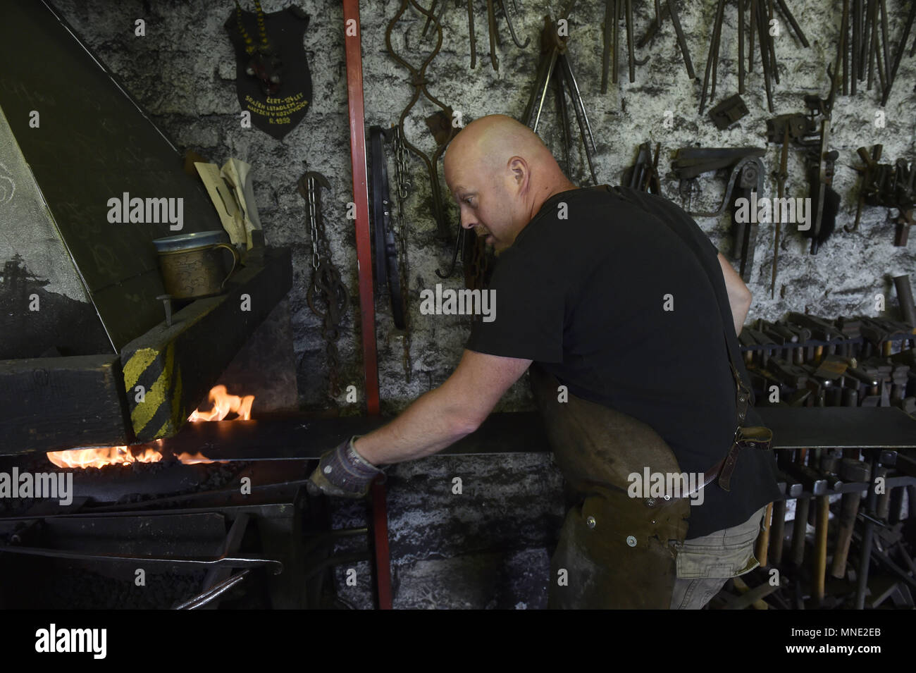 Prerov, Czech Republic. 16th May, 2018. Blacksmith Jiri Jurda makes a four metre high wrought-iron cross on Wednesday, May 16, 2018. The cross will be placed on the Svedske sance hill near Prerov in early June to commemorate a postwar massacre of Carpathian Germans. A ceremonial event including a religious service will traditionally be held on the day of the tragedy on the hill where 267 people were killed shortly after the end of World War Two in June 1945. Credit: Ludek Perina/CTK Photo/Alamy Live News Stock Photo